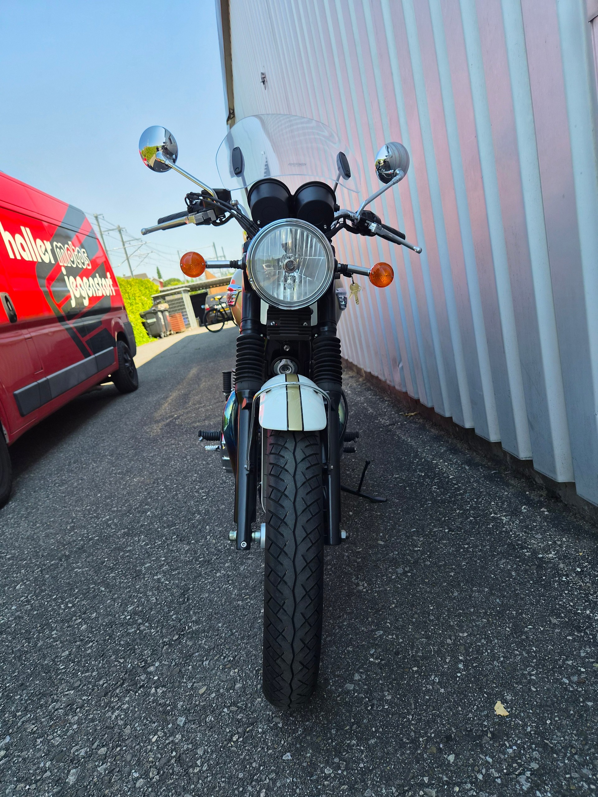 TRIUMPH Bonneville 900 i T 100-showroom-element-2
