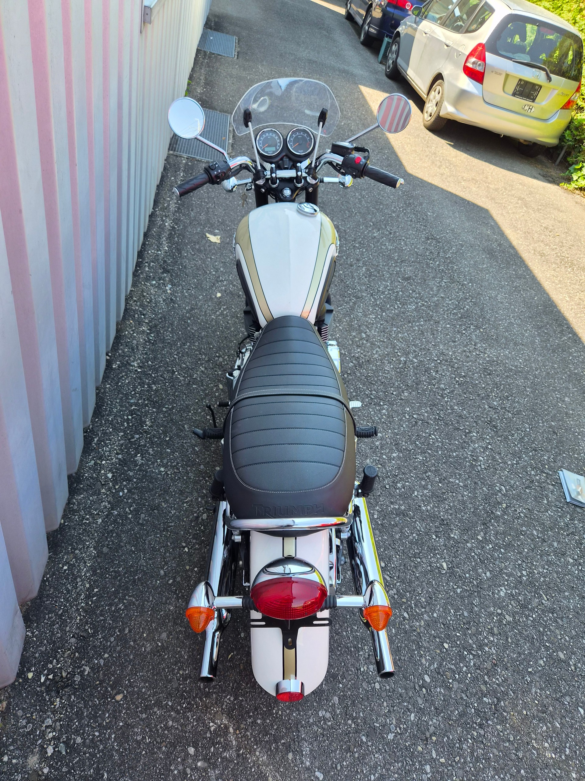 TRIUMPH Bonneville 900 i T 100-image-6