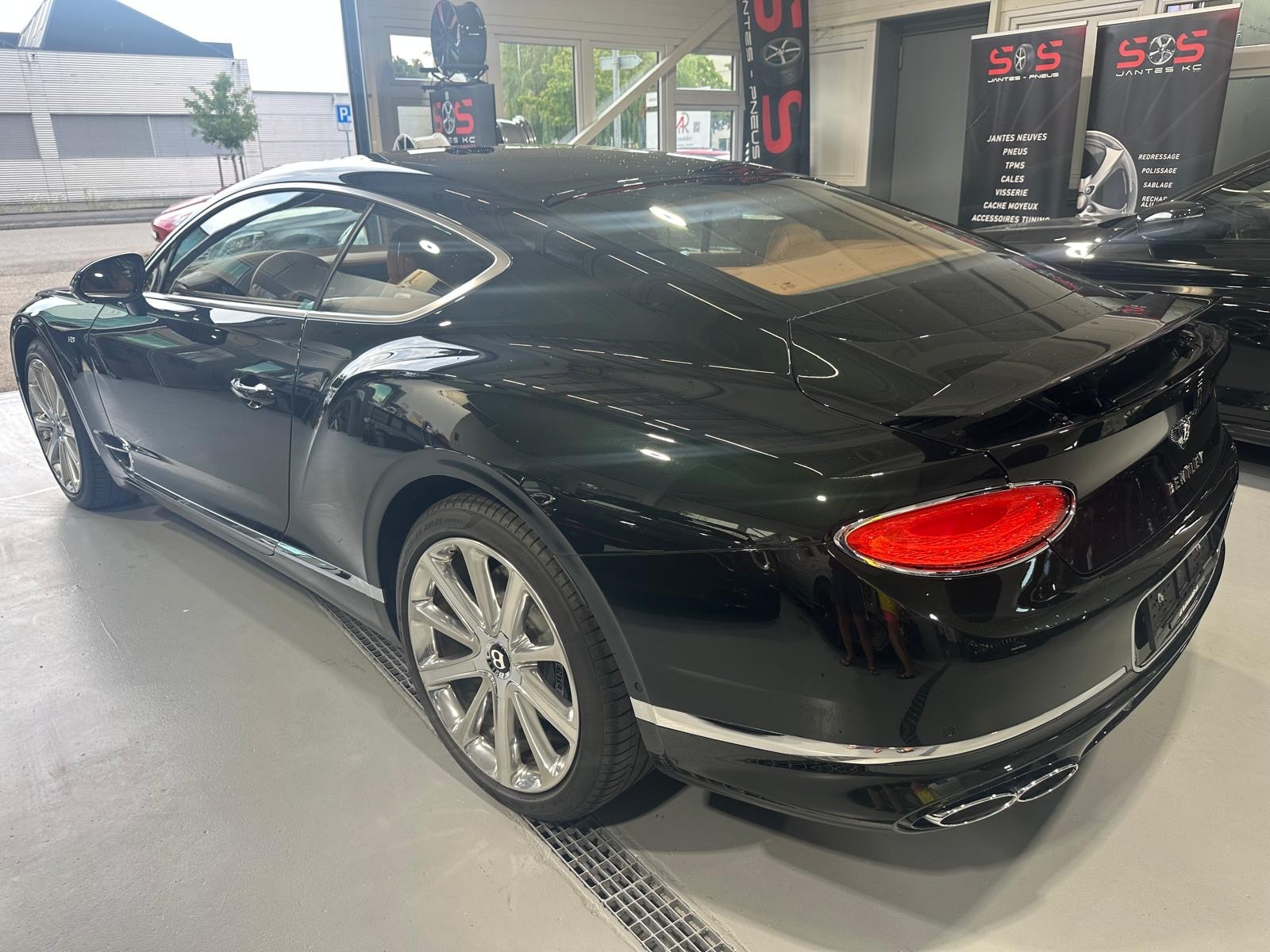 BENTLEY Continental GT 4.0 V8-image-7