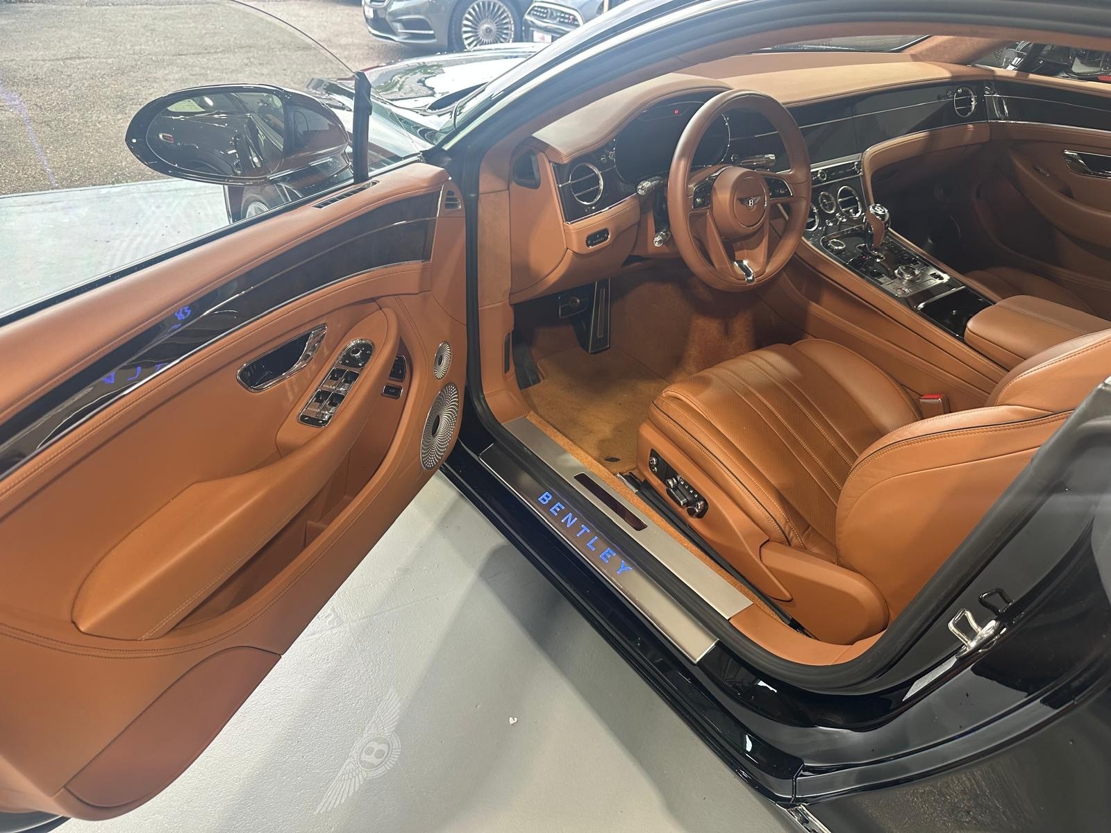 BENTLEY Continental GT 4.0 V8-image-9