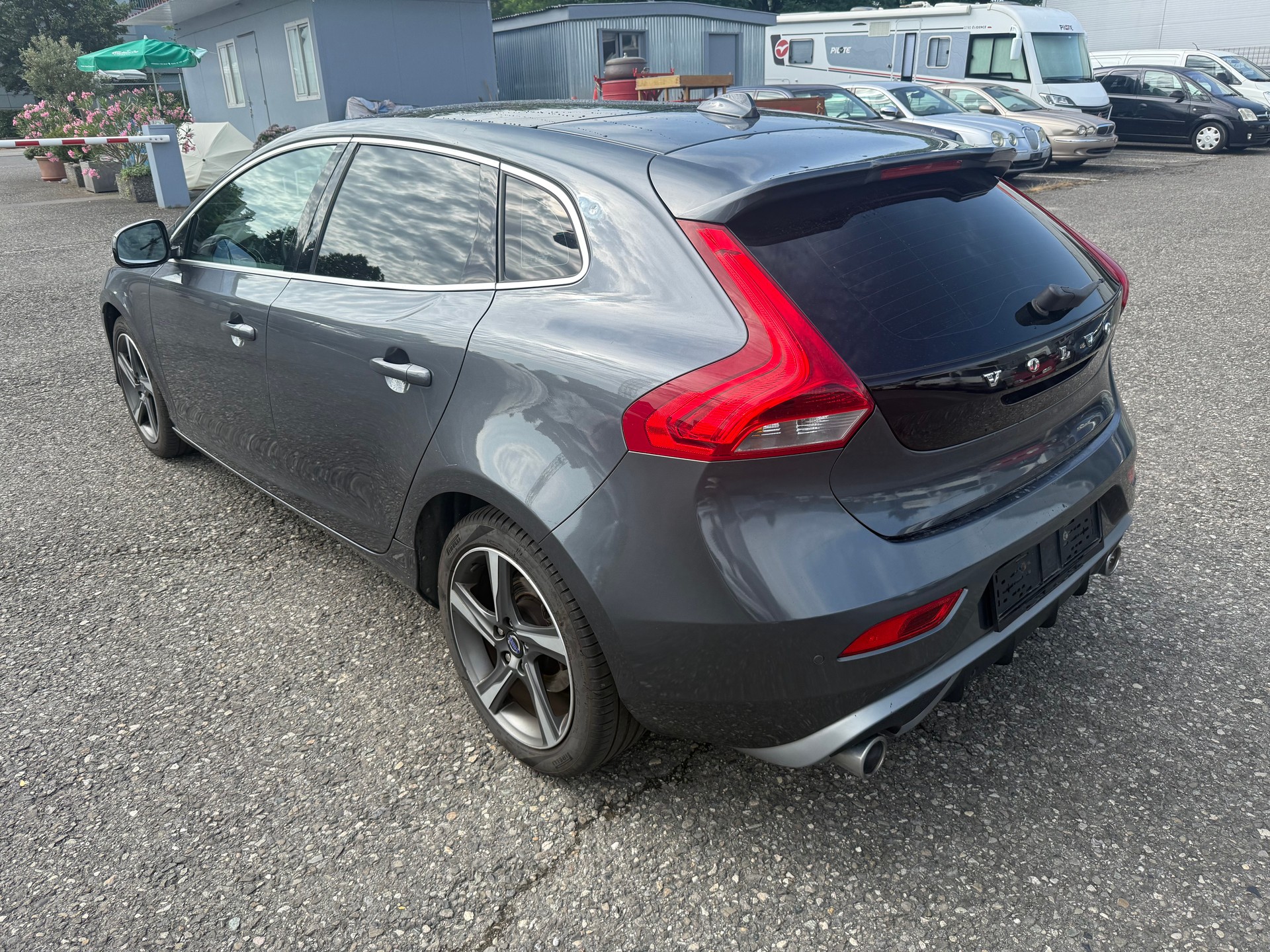 VOLVO V40 D4 Momentum Geartronic-image-3