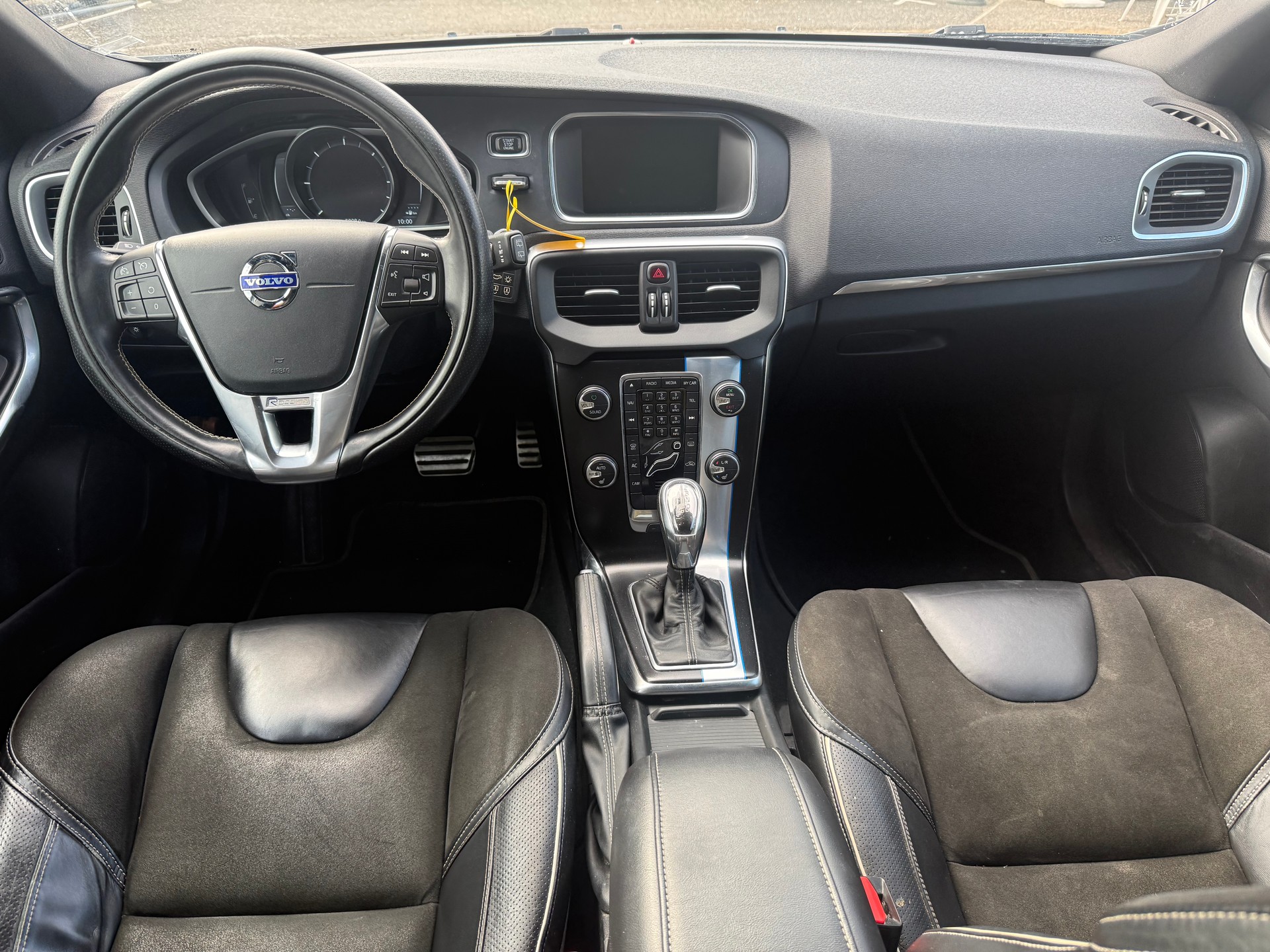 VOLVO V40 D4 Momentum Geartronic-image-5