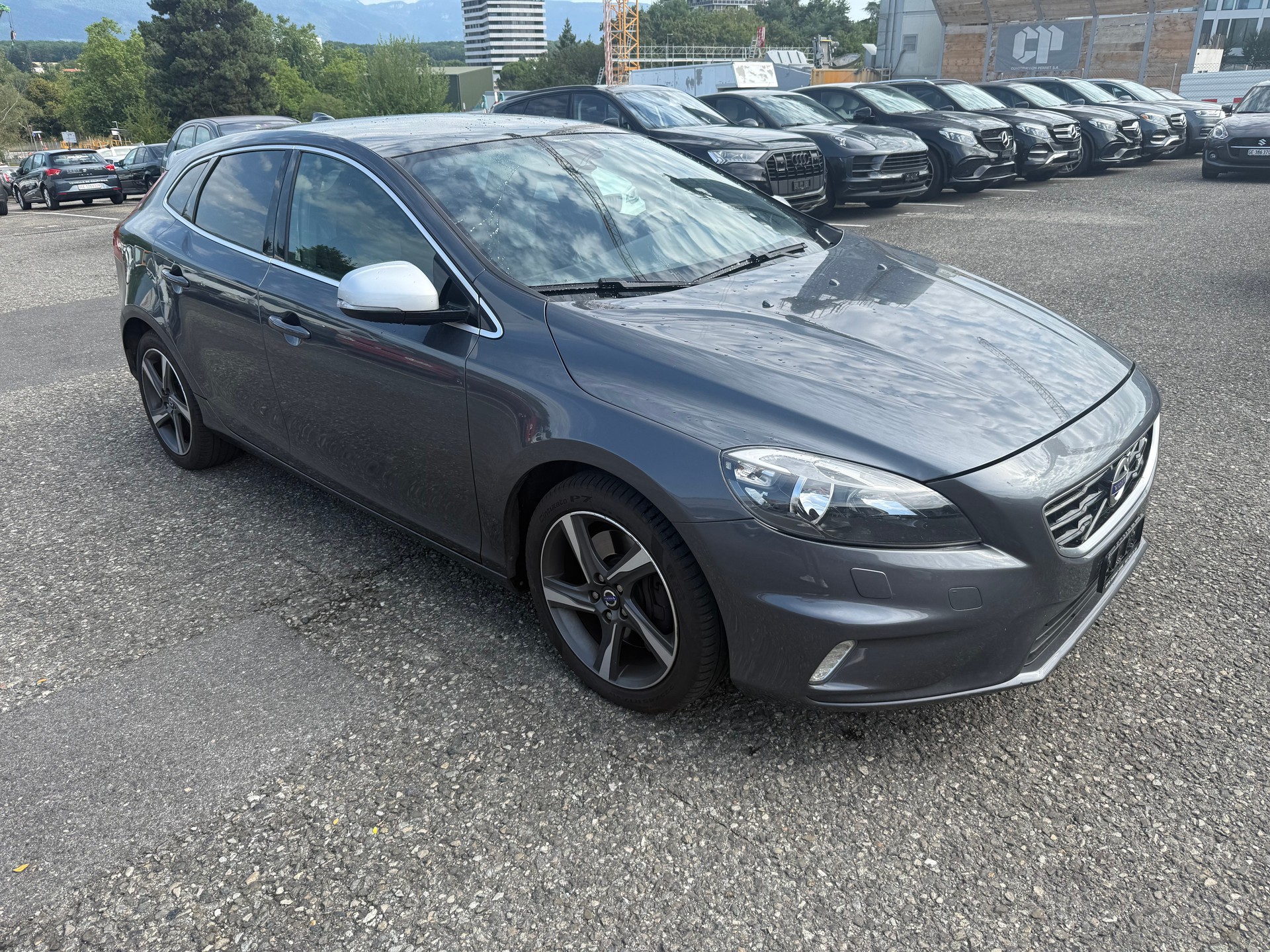 VOLVO V40 D4 Momentum Geartronic-image-1