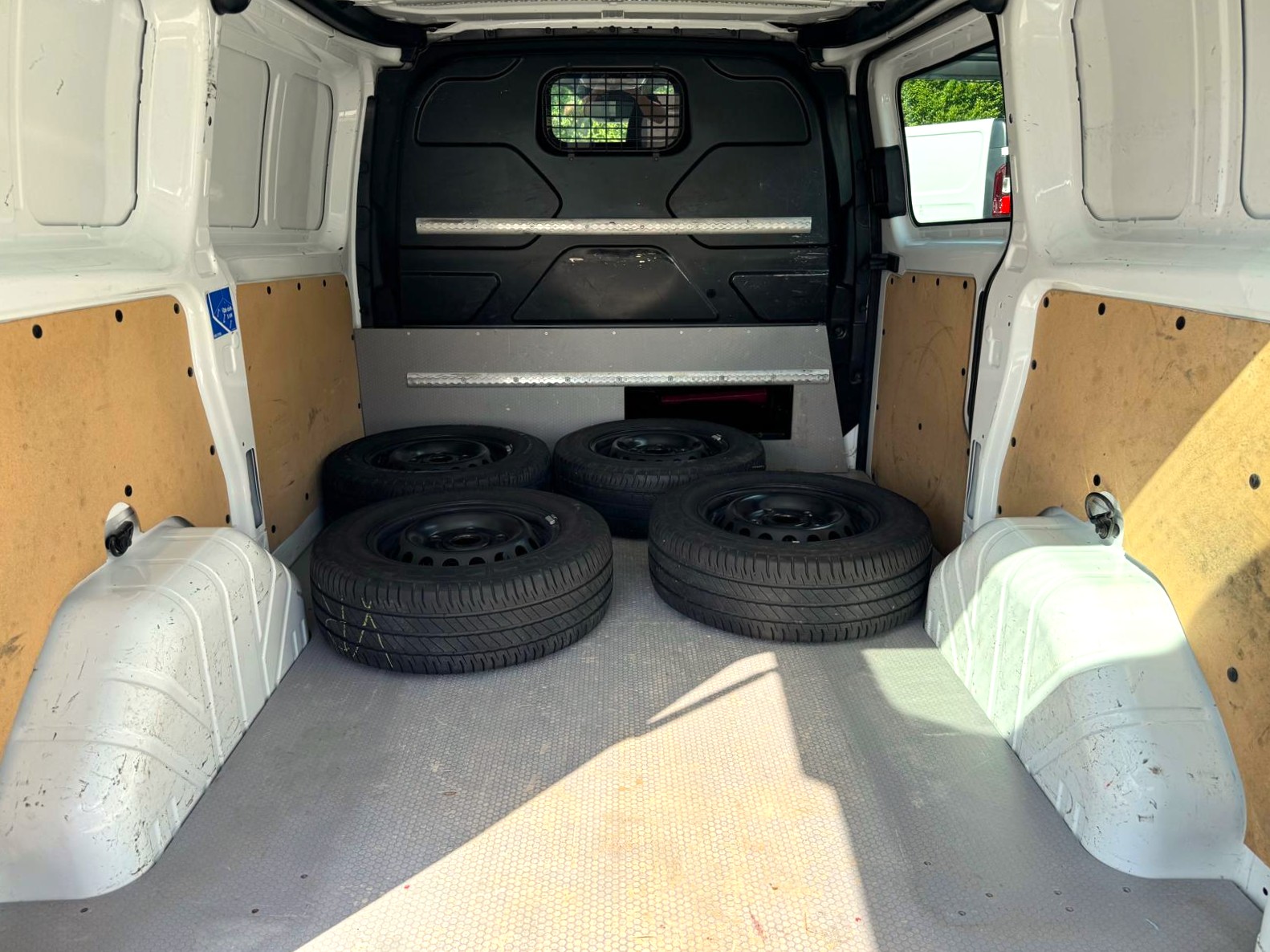 FORD Transit Cust 320 L1 Trend-image-15