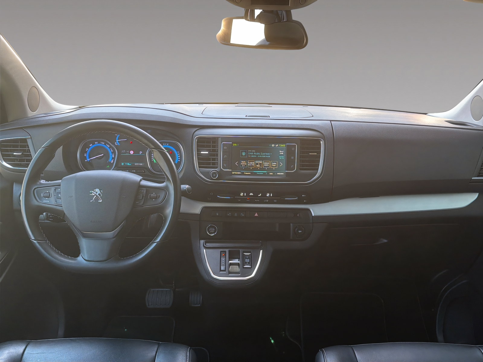 PEUGEOT e-Traveller Standard 75 kWh Allure-image-9