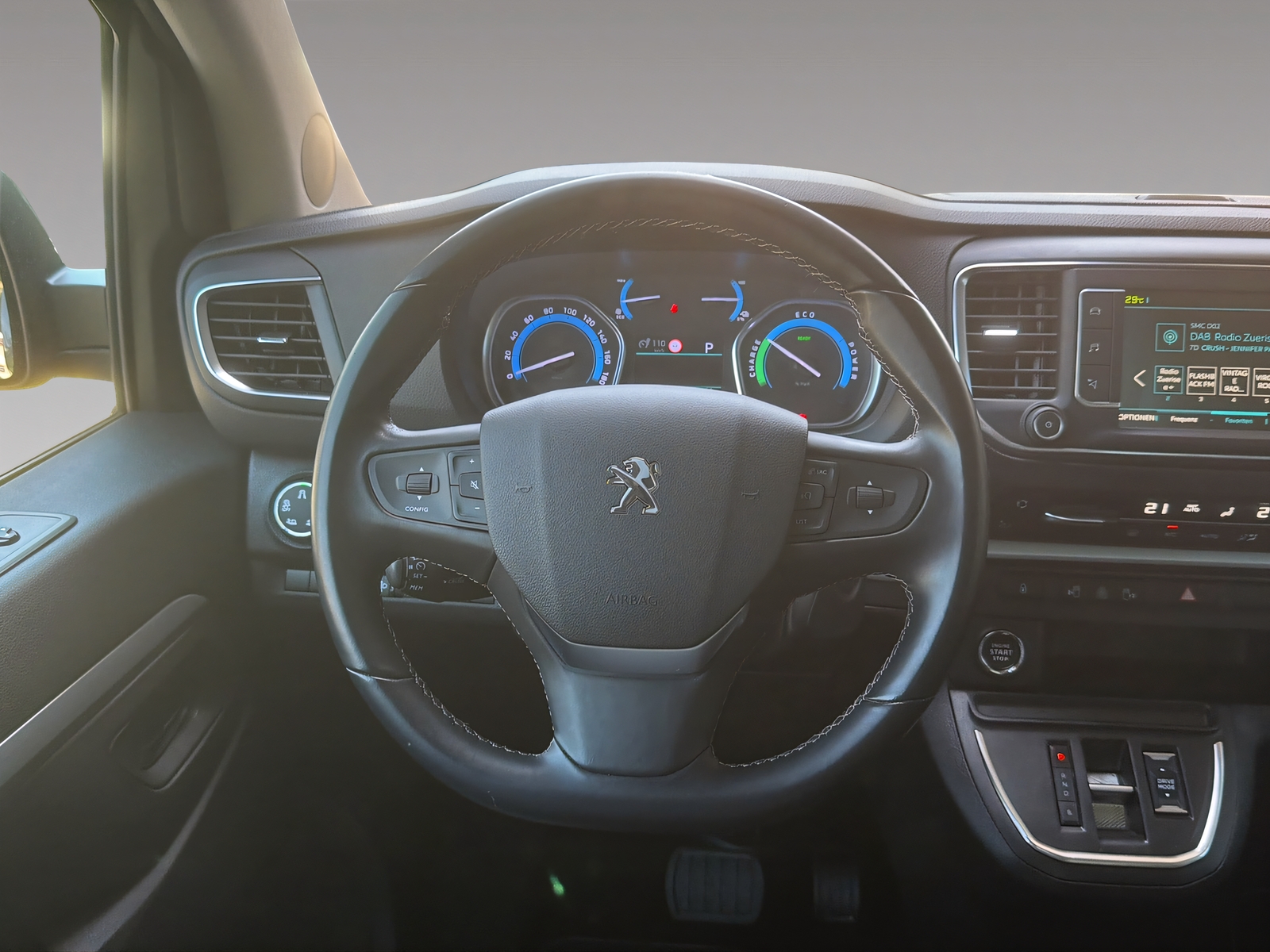 PEUGEOT e-Traveller Standard 75 kWh Allure-image-10