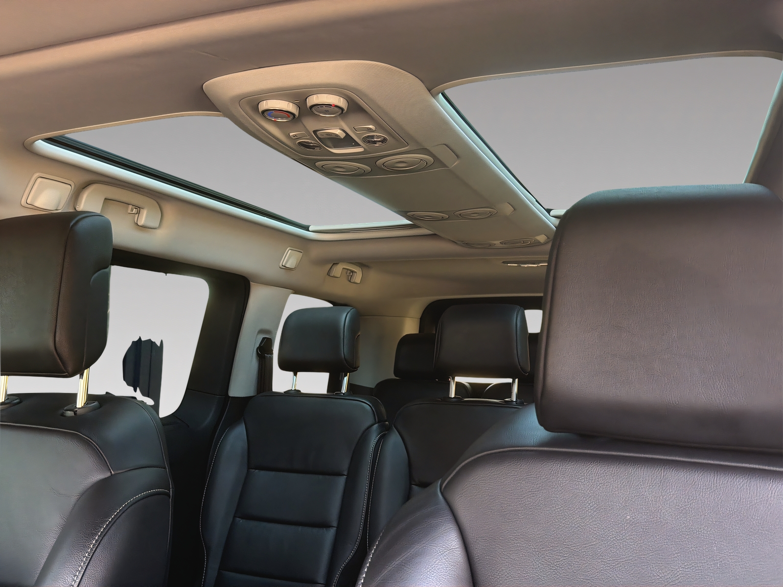 PEUGEOT e-Traveller Standard 75 kWh Allure-image-7