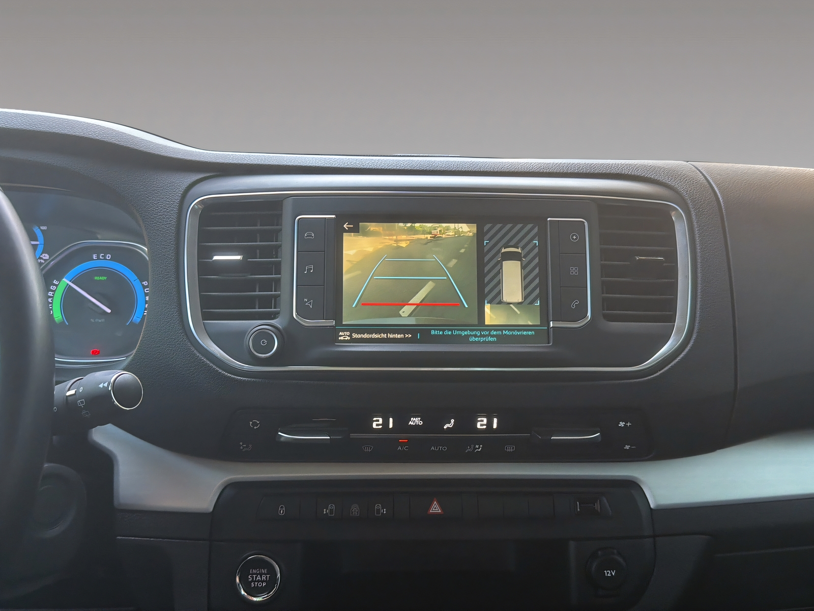 PEUGEOT e-Traveller Standard 75 kWh Allure-image-13