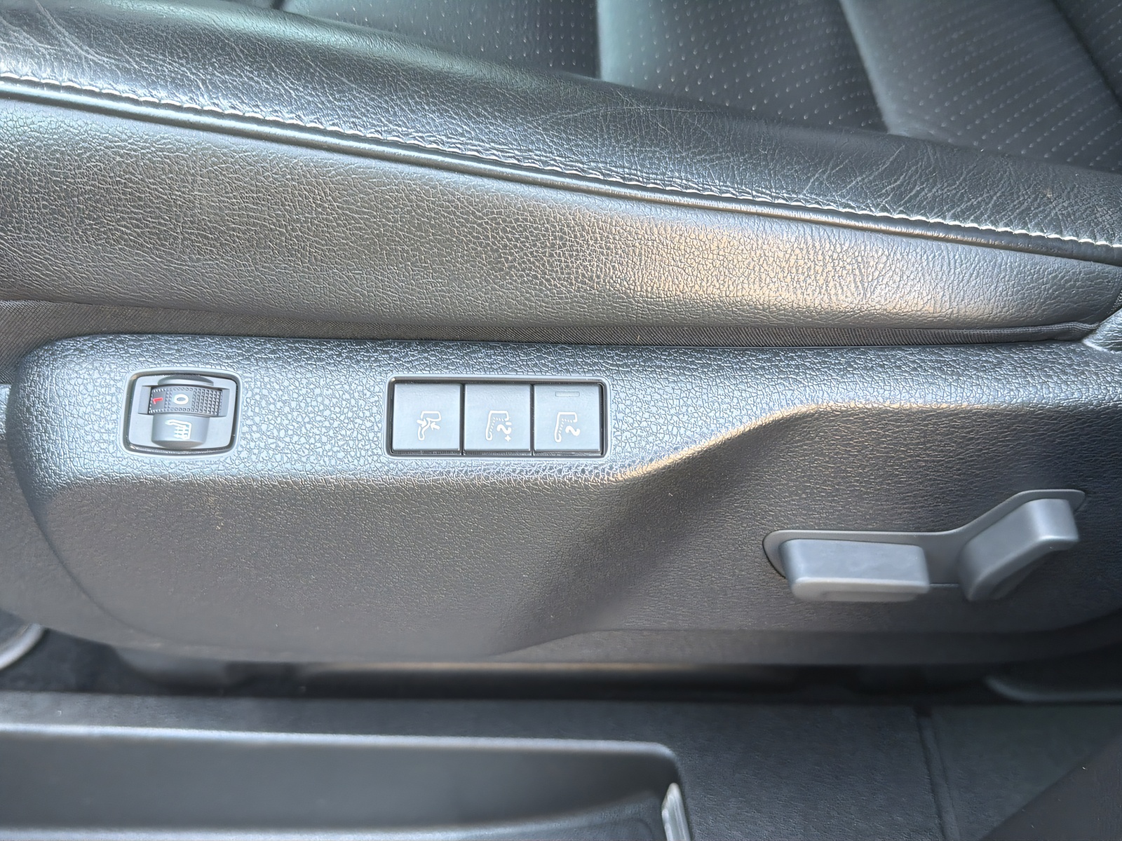 PEUGEOT e-Traveller Standard 75 kWh Allure-image-18