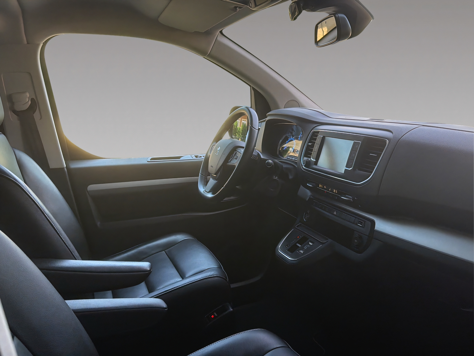 PEUGEOT e-Traveller Standard 75 kWh Allure-image-6