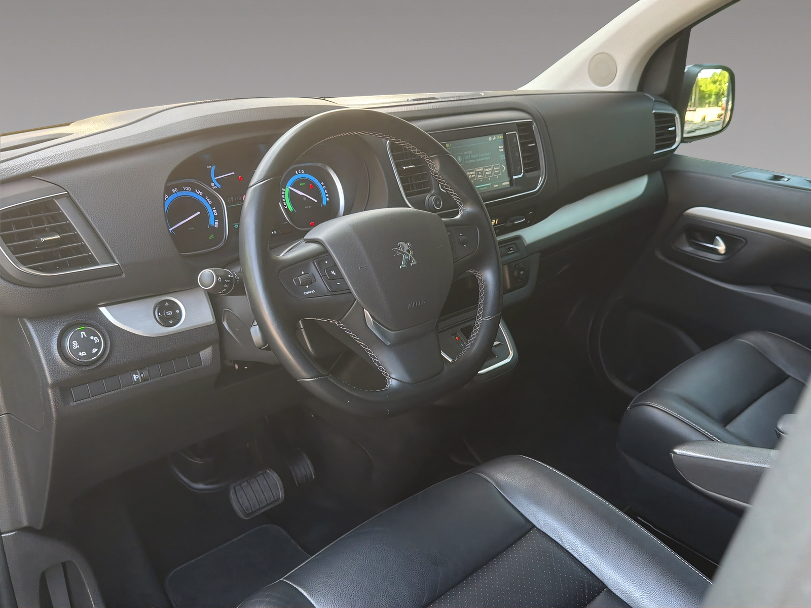 PEUGEOT e-Traveller Standard 75 kWh Allure-image-8