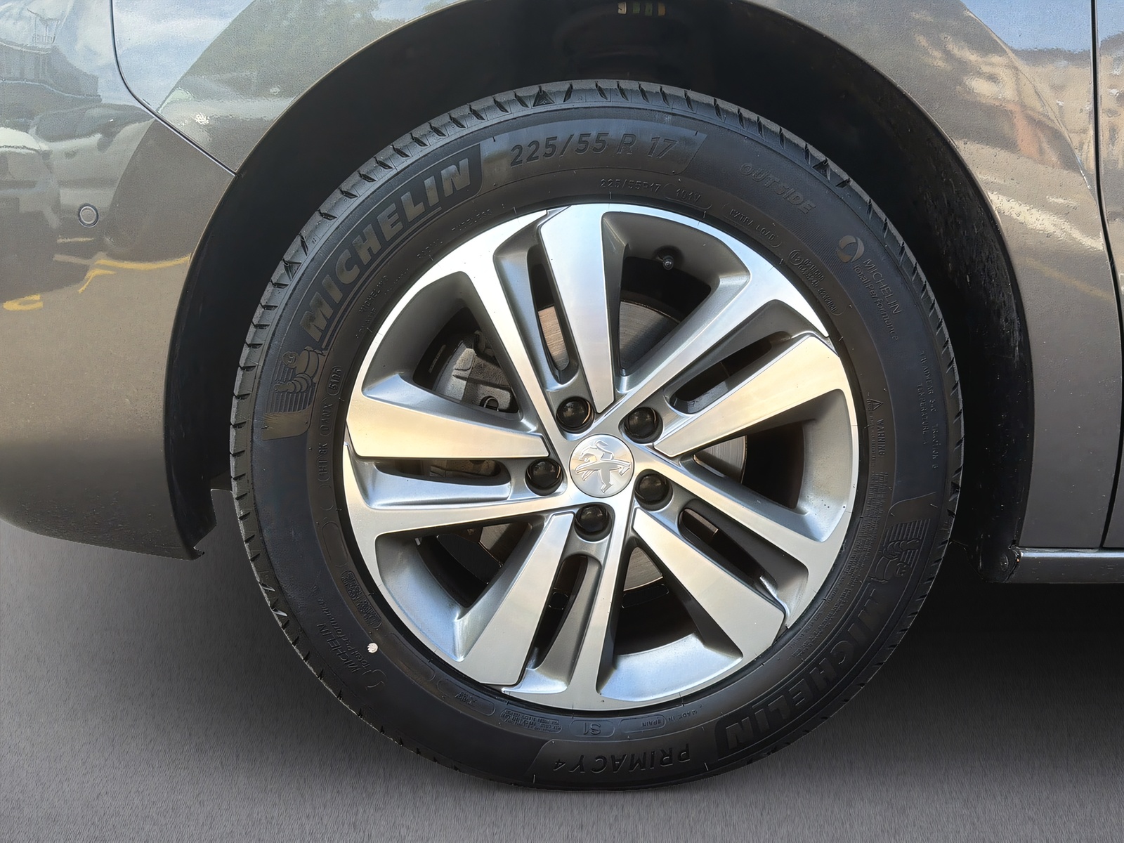 PEUGEOT e-Traveller Standard 75 kWh Allure-image-24