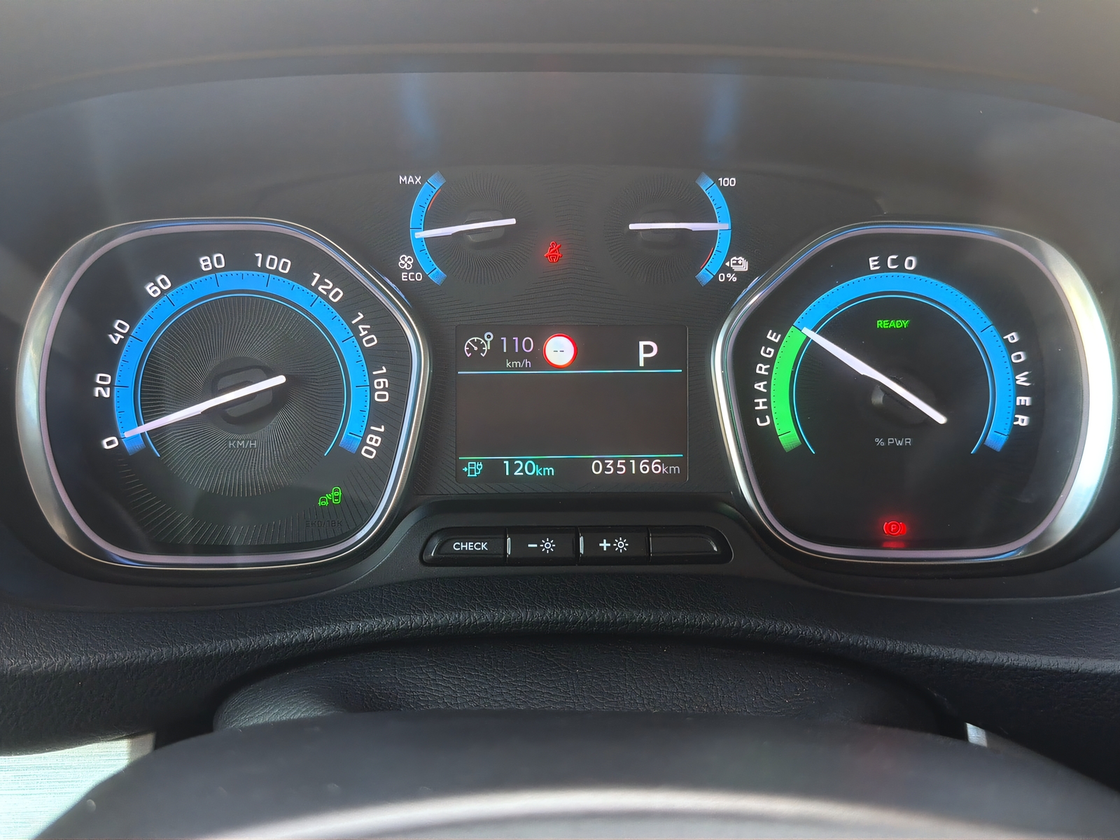 PEUGEOT e-Traveller Standard 75 kWh Allure-image-11