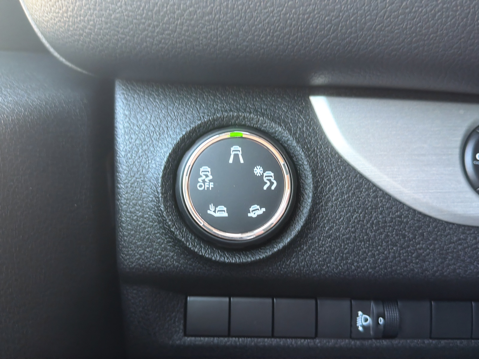 PEUGEOT e-Traveller Standard 75 kWh Allure-image-16