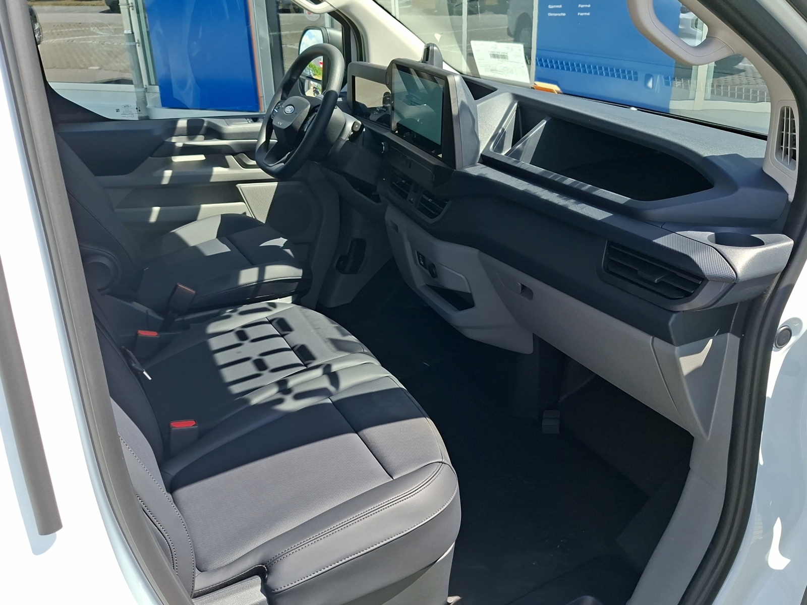 FORD Transit Custom Van 320 L1H1 Trend 4x4 Automatique-image-6