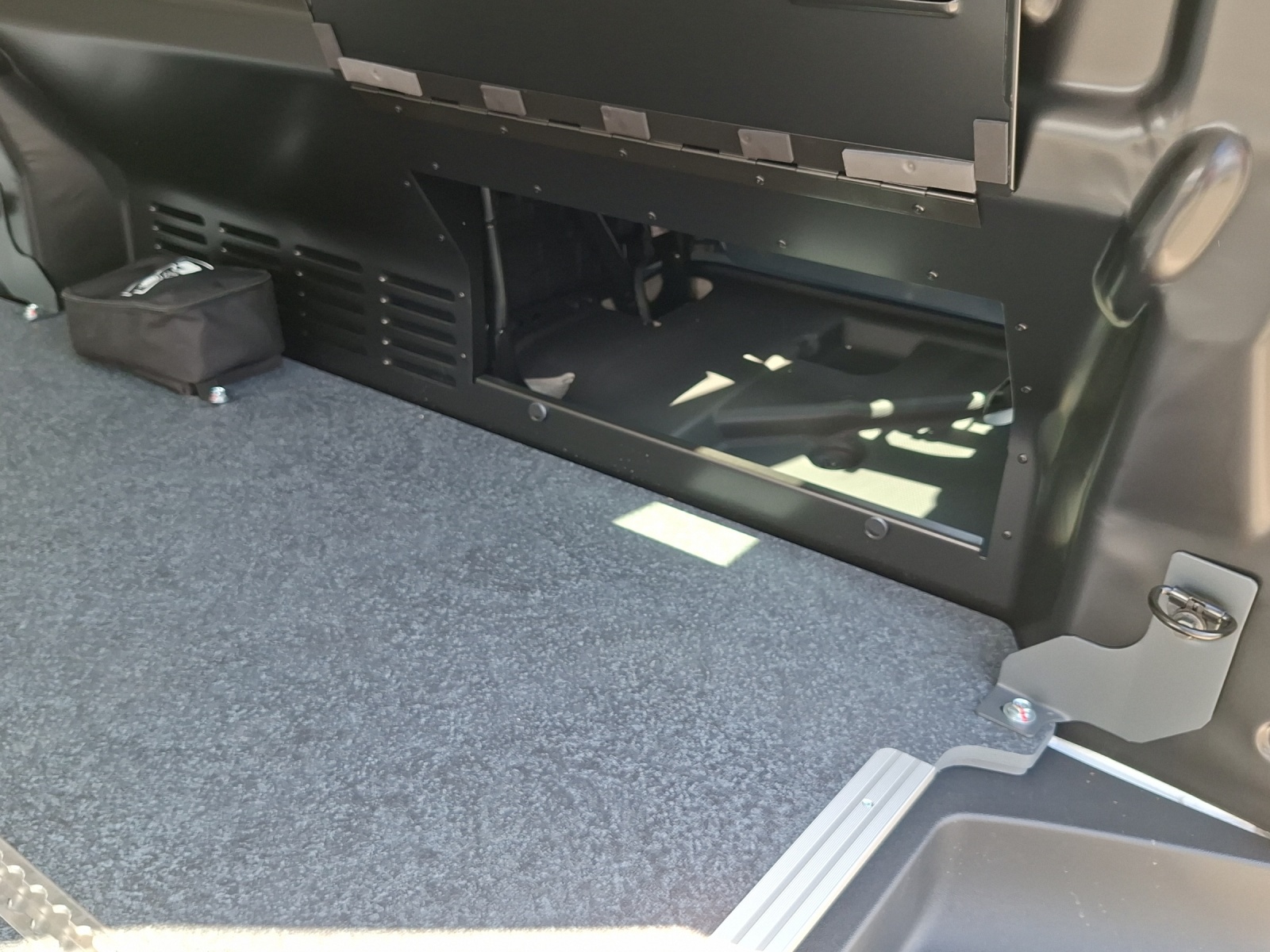 FORD Transit Custom Van 320 L1H1 Trend 4x4 Automatique-image-11
