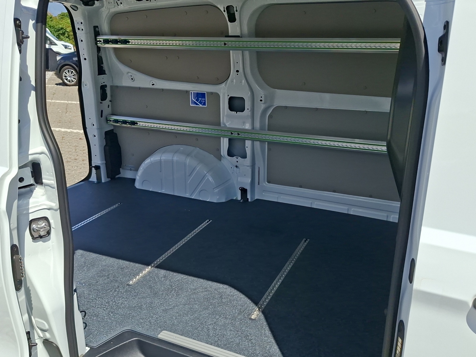 FORD Transit Custom Van 320 L1H1 Trend 4x4 Automatique-image-10