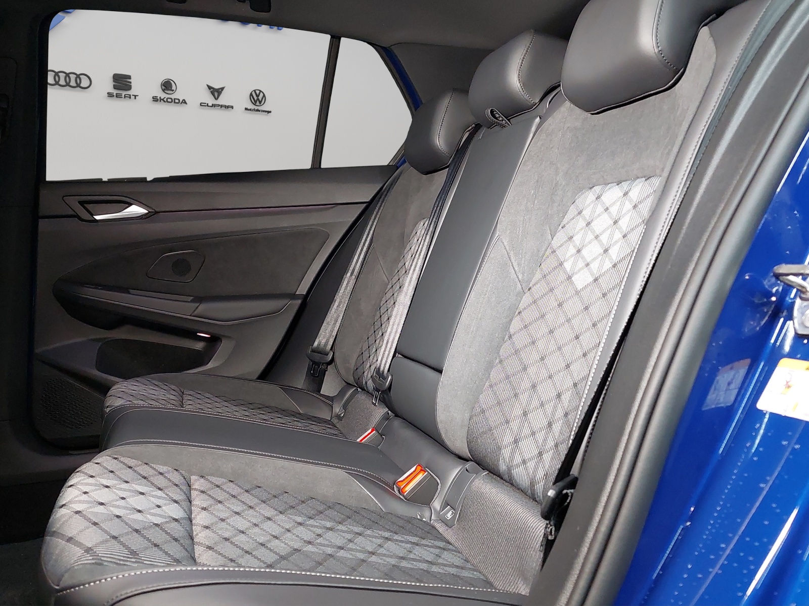 VW Golf 1.5 e TSI mHEV R-Line DSG-image-8