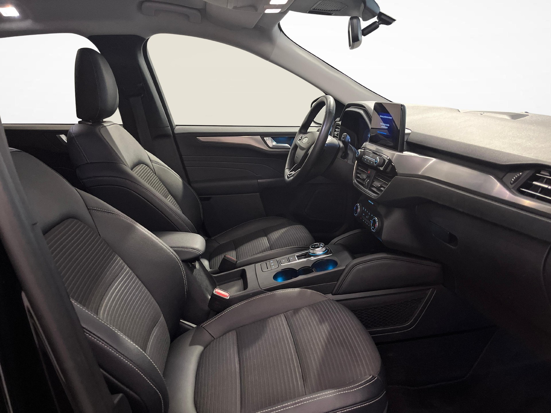 FORD Kuga 2.5 Hybrid Titanium 4x4-image-9