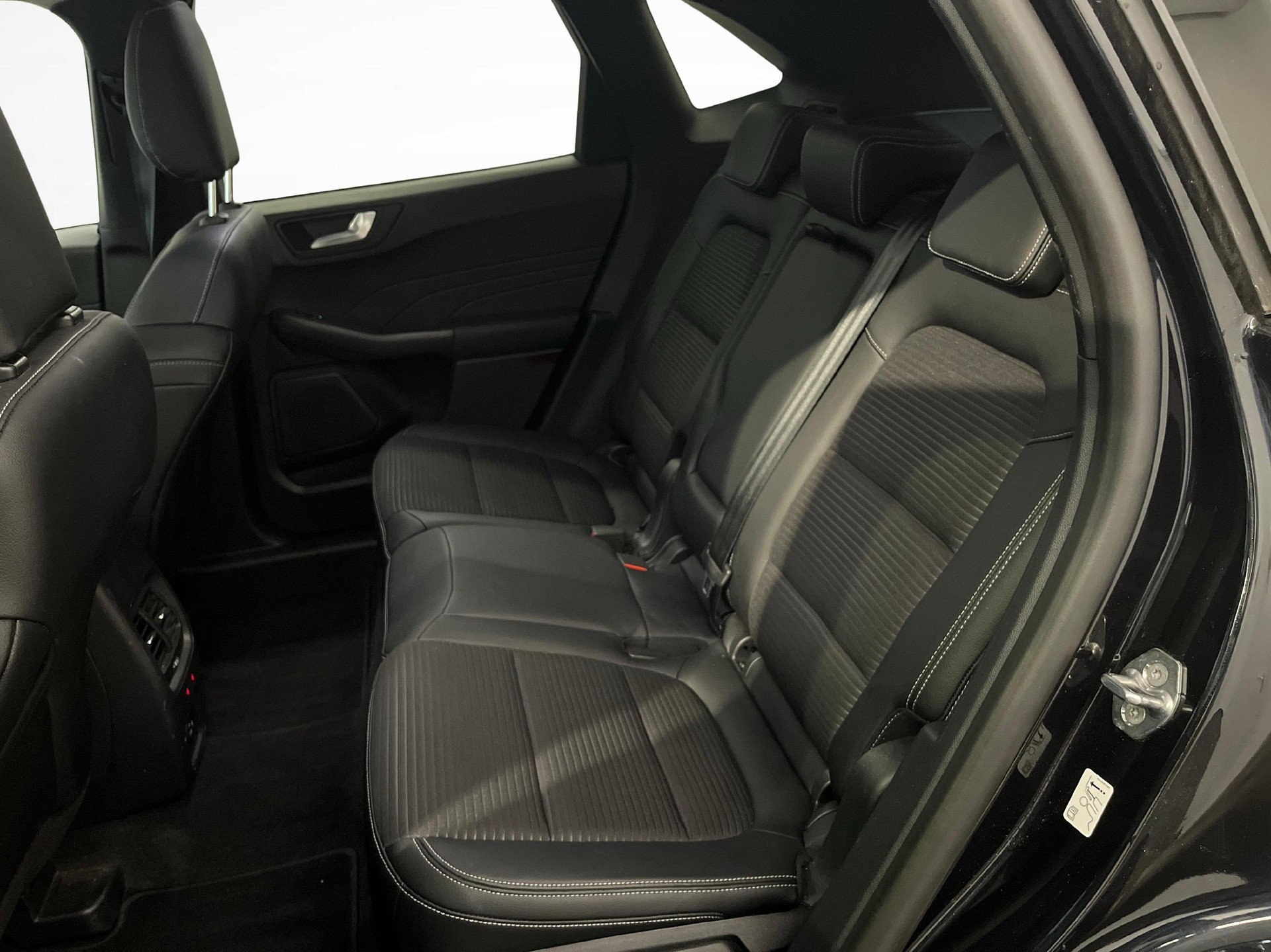 FORD Kuga 2.5 Hybrid Titanium 4x4-image-10