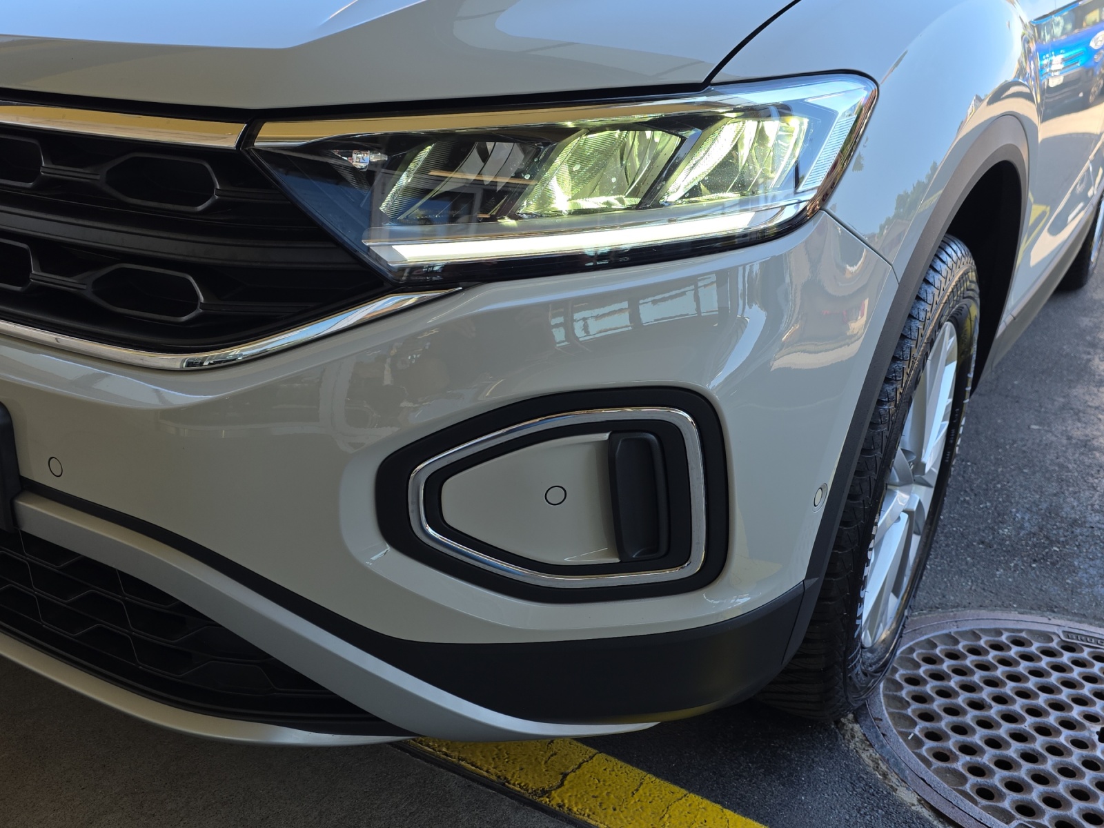 VW T-Roc 1.5 TSI EVO Life DSG mit Anhängevorrichtung, Navi, DAB+ & Sitzheizung-image-8