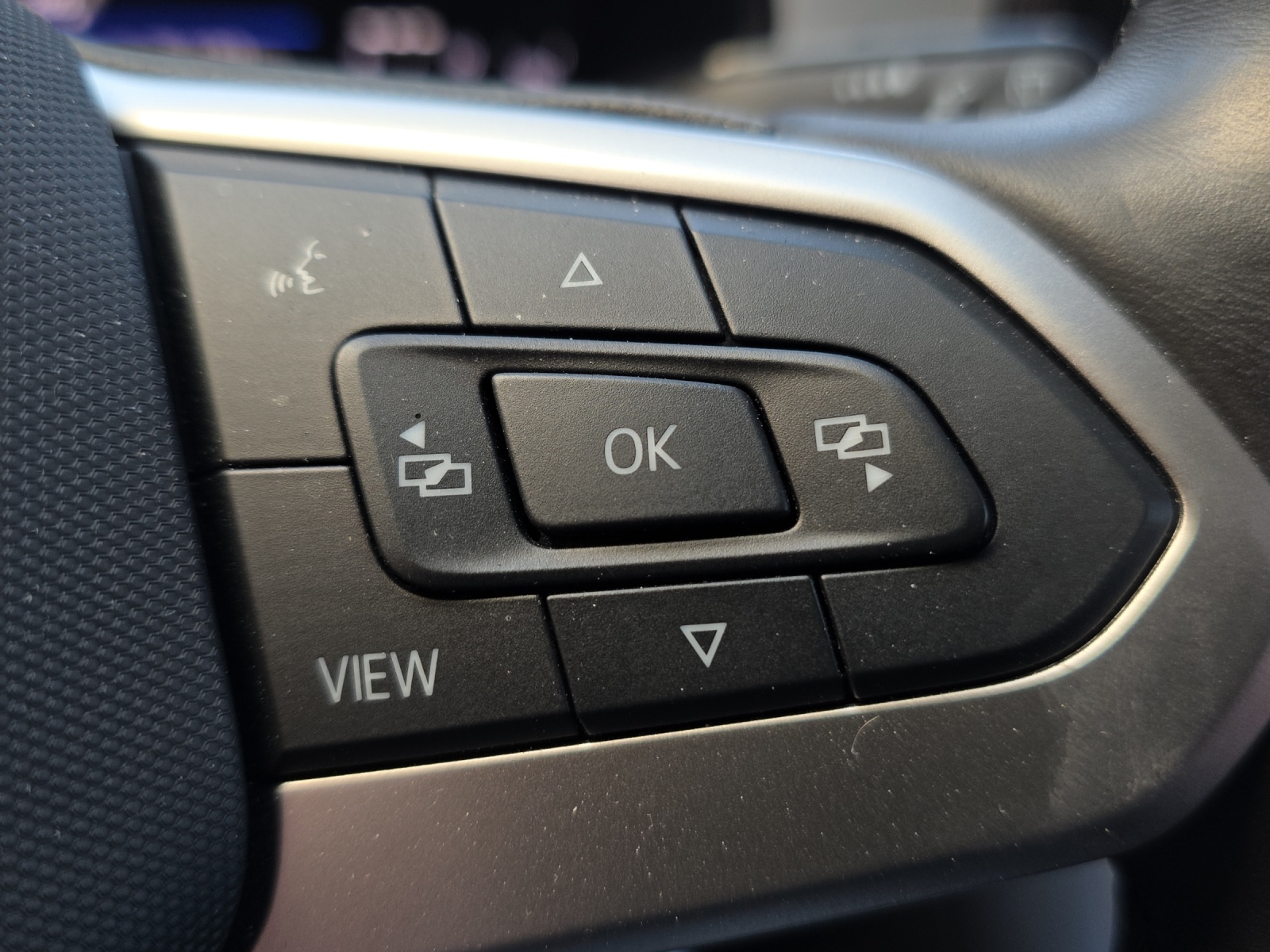VW T-Roc 1.5 TSI EVO Life DSG mit Anhängevorrichtung, Navi, DAB+ & Sitzheizung-image-16