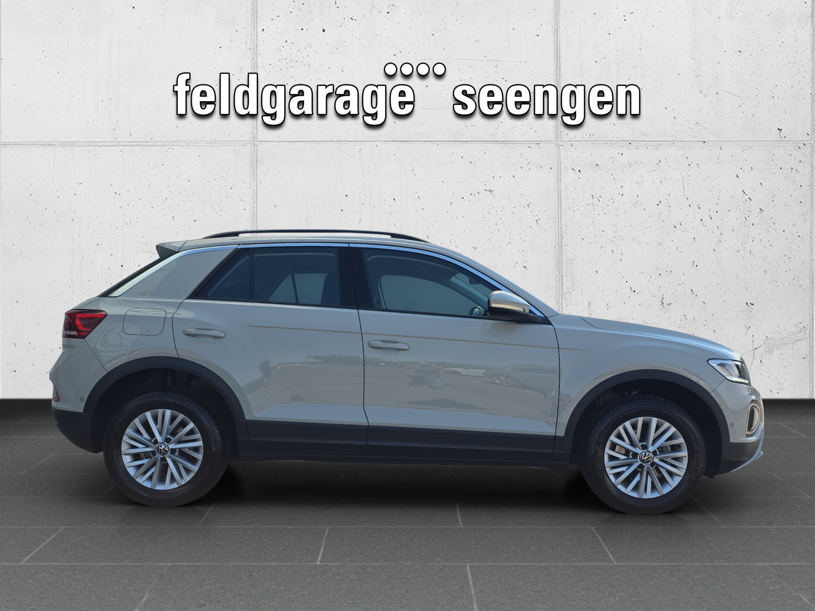 VW T-Roc 1.5 TSI EVO Life DSG mit Anhängevorrichtung, Navi, DAB+ & Sitzheizung-showroom-element-3