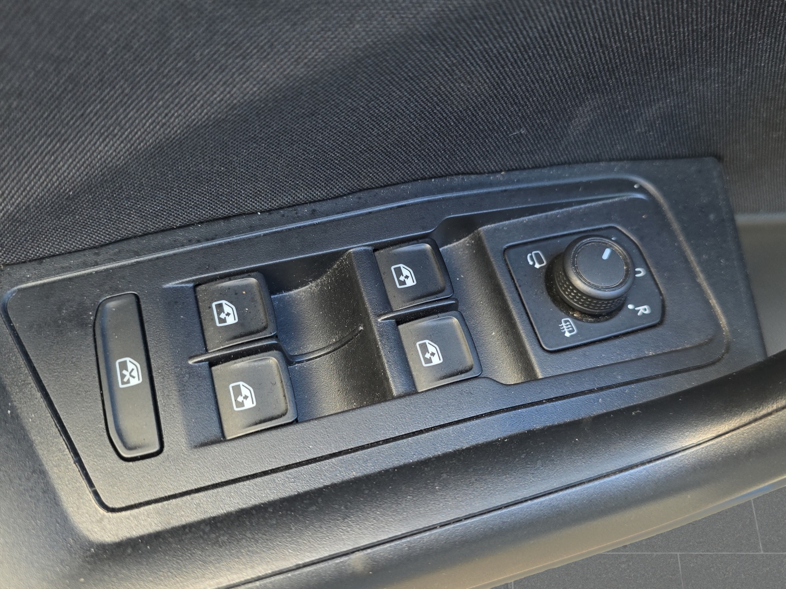 VW T-Roc 1.5 TSI EVO Life DSG mit Anhängevorrichtung, Navi, DAB+ & Sitzheizung-image-25