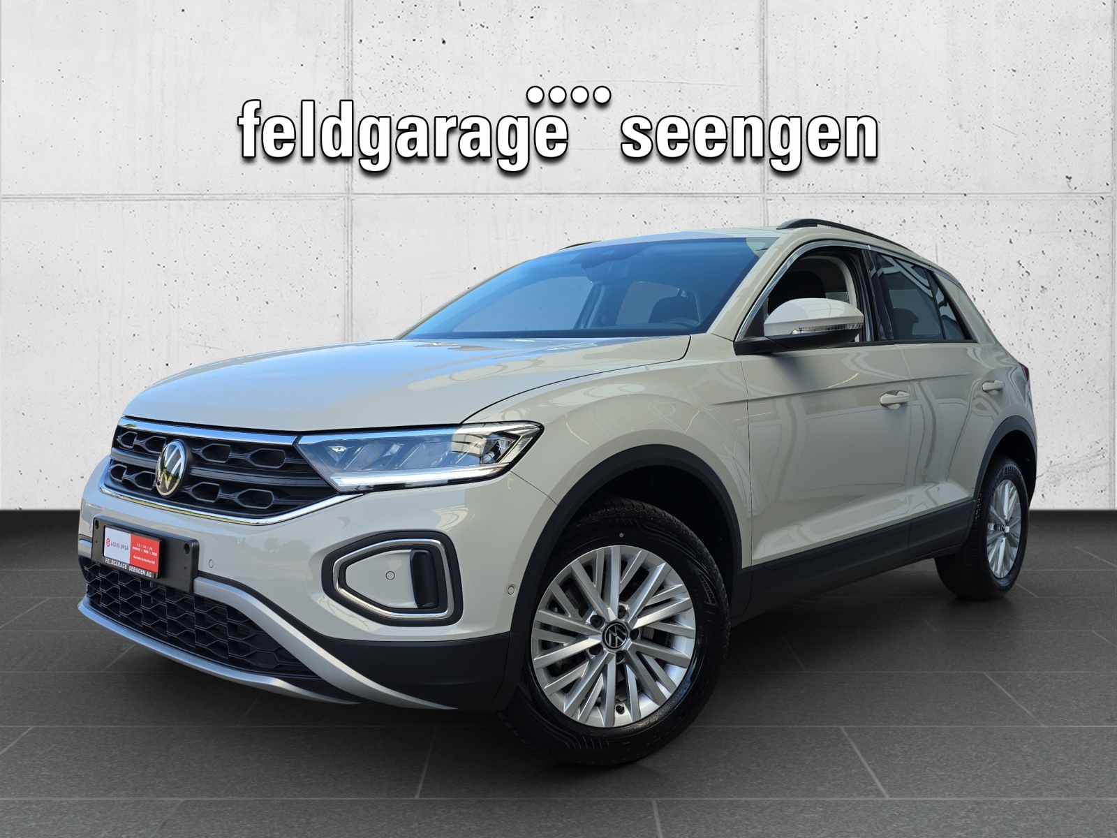 VW T-Roc 1.5 TSI EVO Life DSG mit Anhängevorrichtung, Navi, DAB+ & Sitzheizung