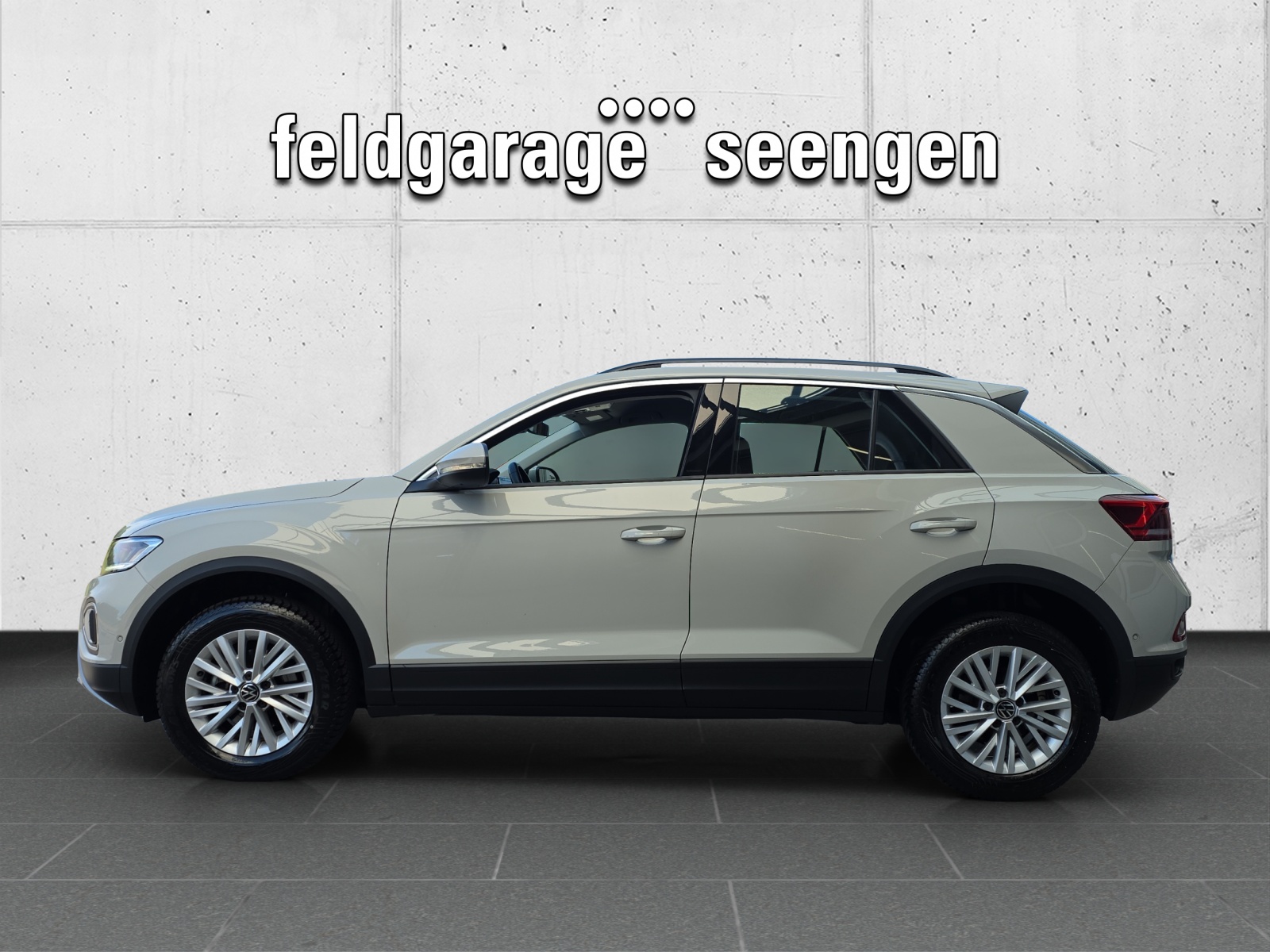 VW T-Roc 1.5 TSI EVO Life DSG mit Anhängevorrichtung, Navi, DAB+ & Sitzheizung-showroom-element-1