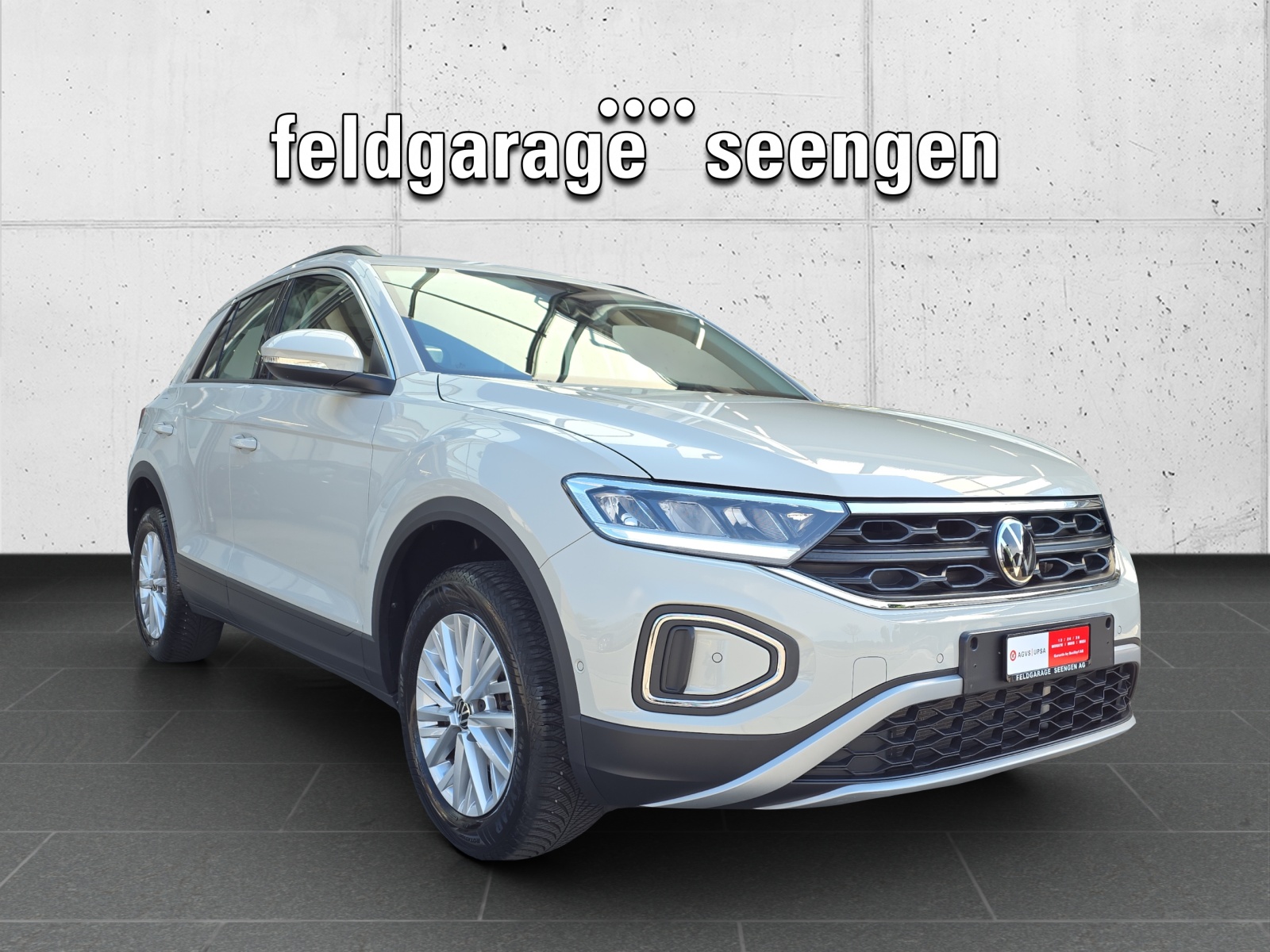 VW T-Roc 1.5 TSI EVO Life DSG mit Anhängevorrichtung, Navi, DAB+ & Sitzheizung-showroom-element-2
