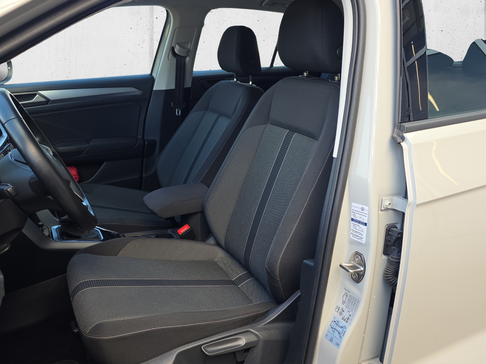 VW T-Roc 1.5 TSI EVO Life DSG mit Anhängevorrichtung, Navi, DAB+ & Sitzheizung-image-11