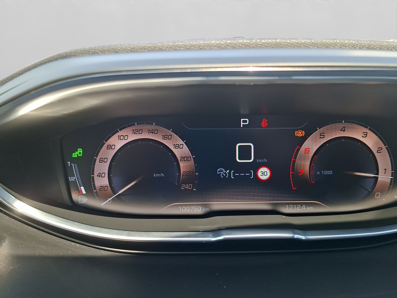 PEUGEOT 3008 1.6 THP GT Line-image-11