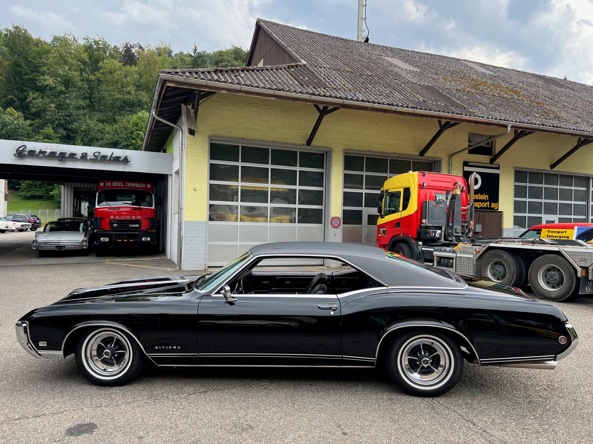 BUICK Riviera-image-2