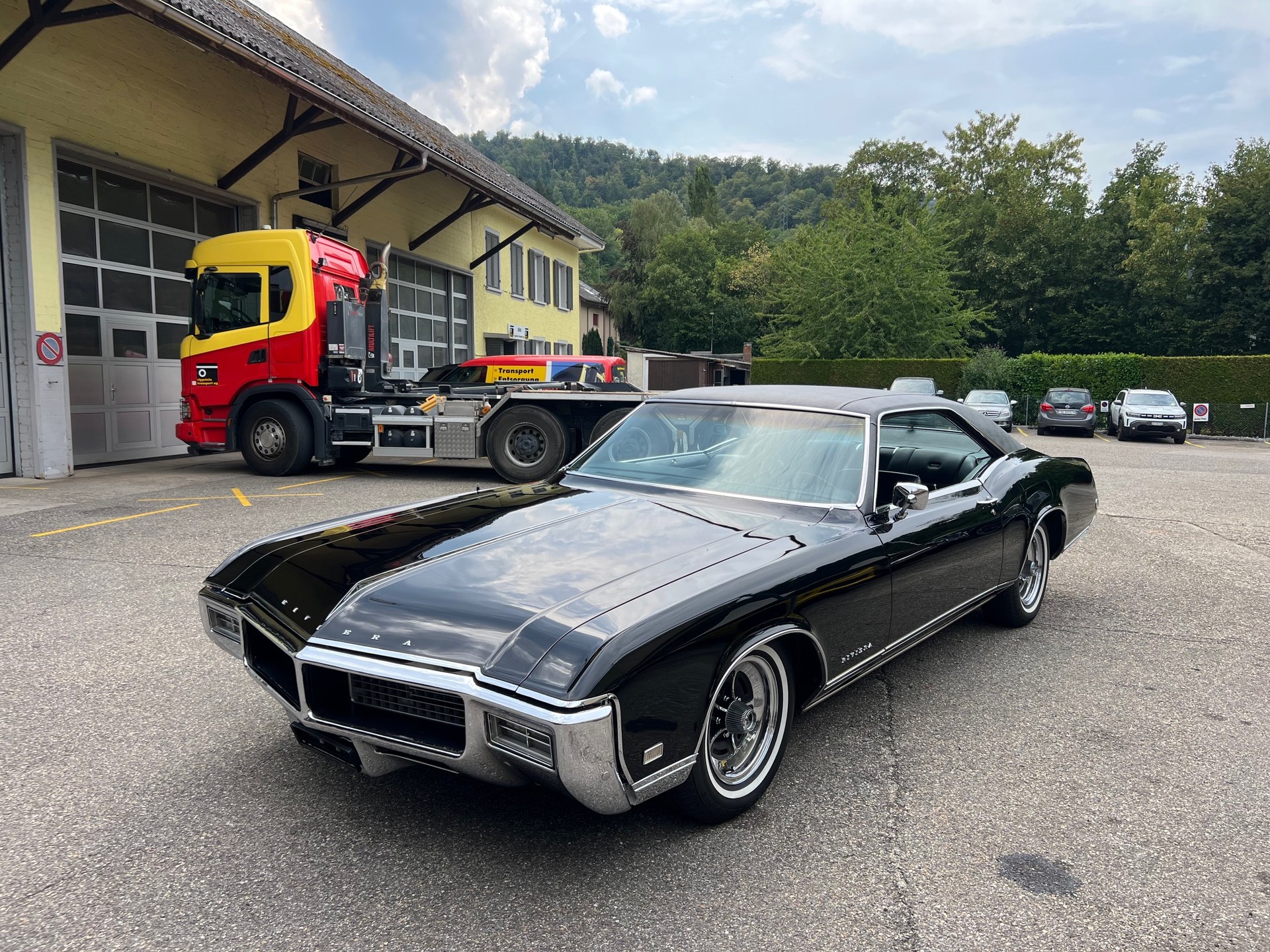 BUICK Riviera-image-1