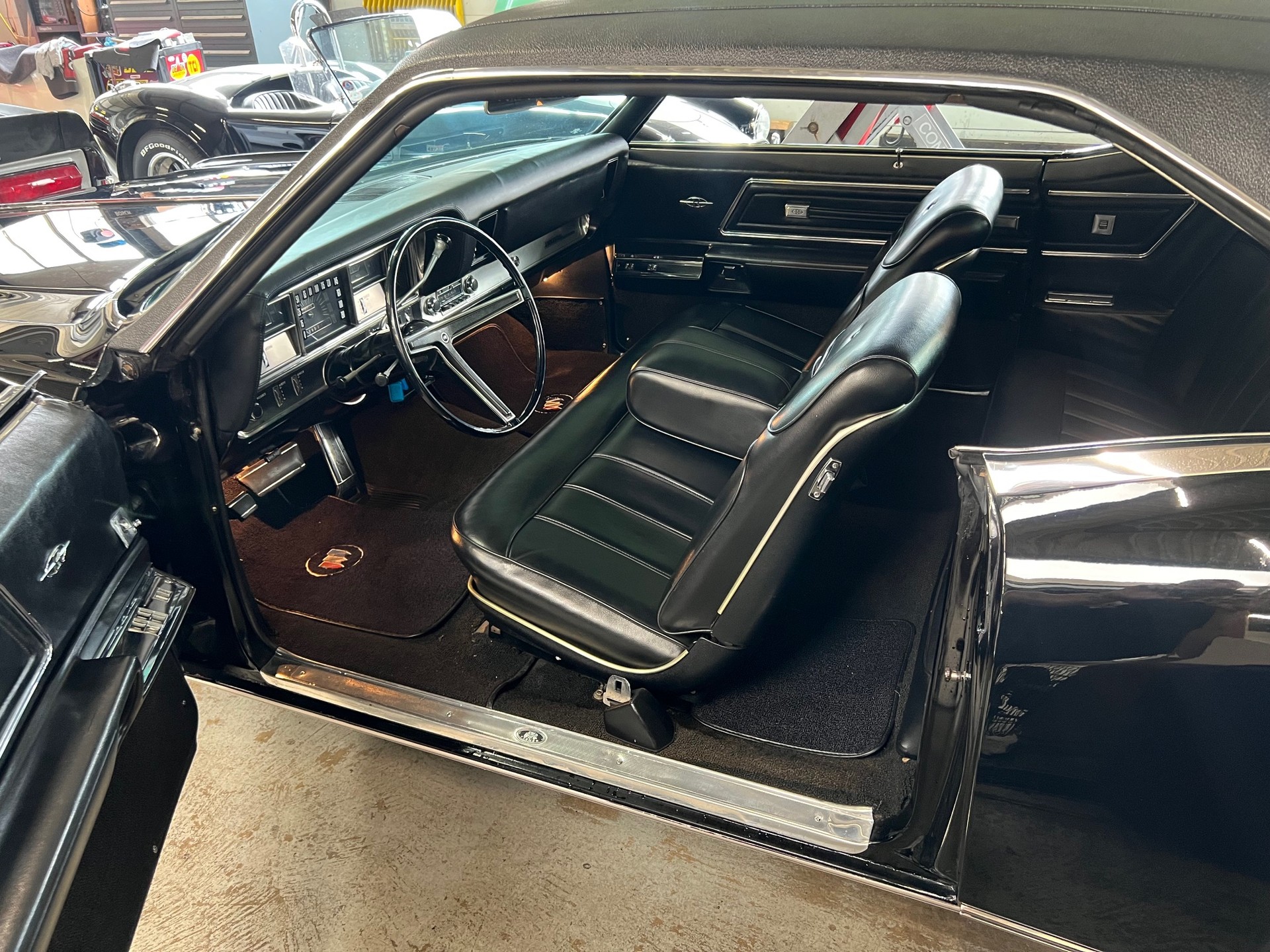 BUICK Riviera-image-7