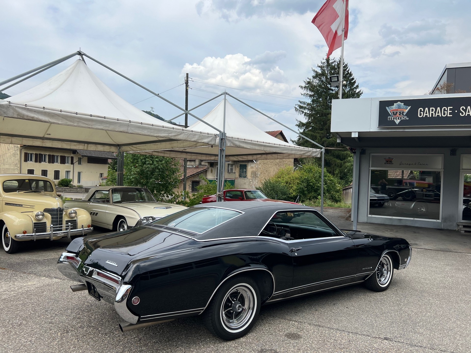 BUICK Riviera-image-5