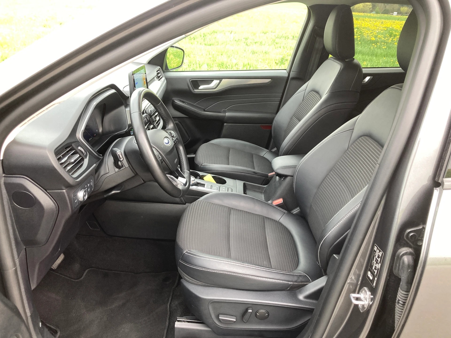 FORD Kuga 2.5 FHEV Titanium X 4WD-image-8
