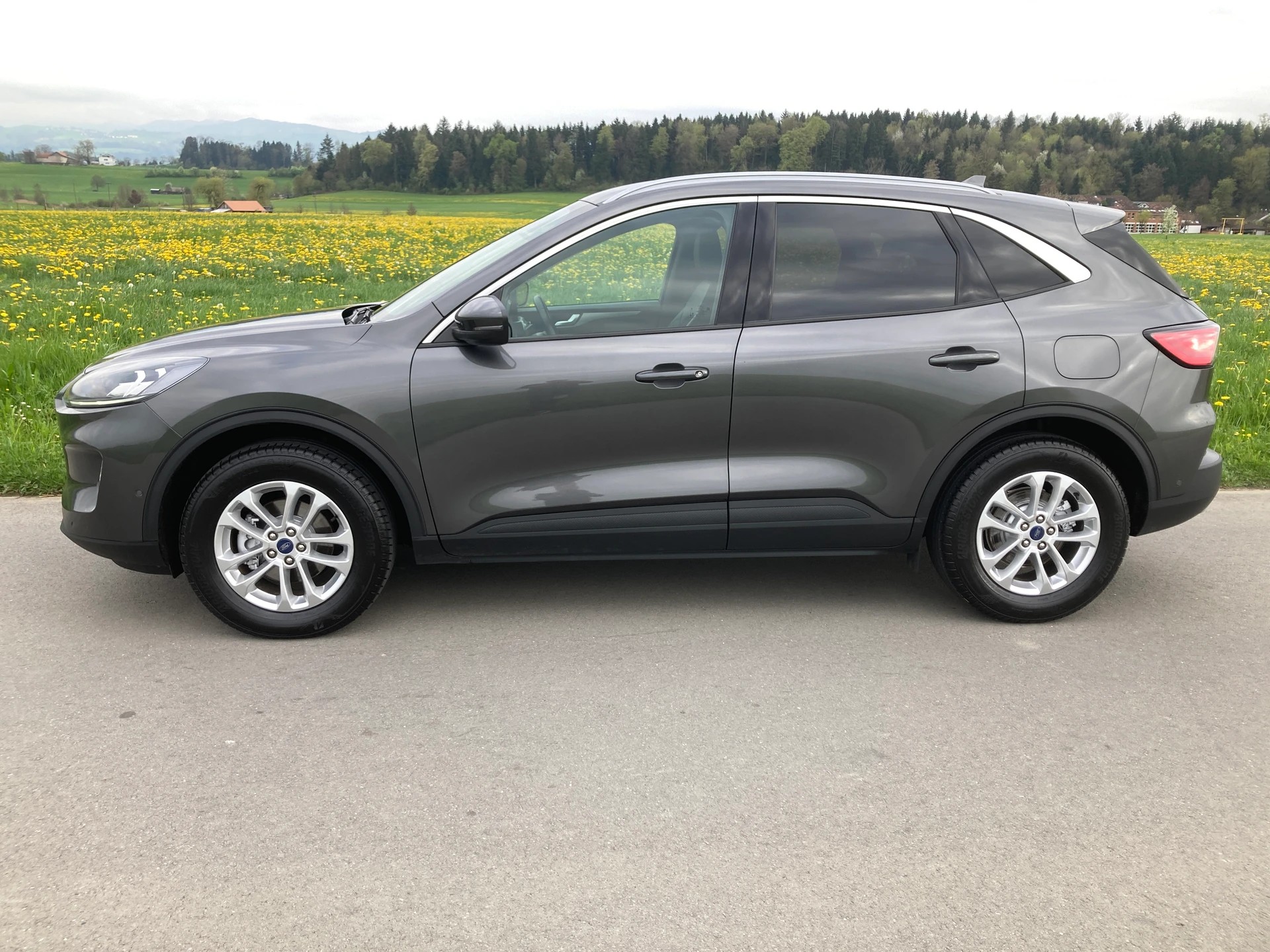 FORD Kuga 2.5 FHEV Titanium X 4WD-image-4