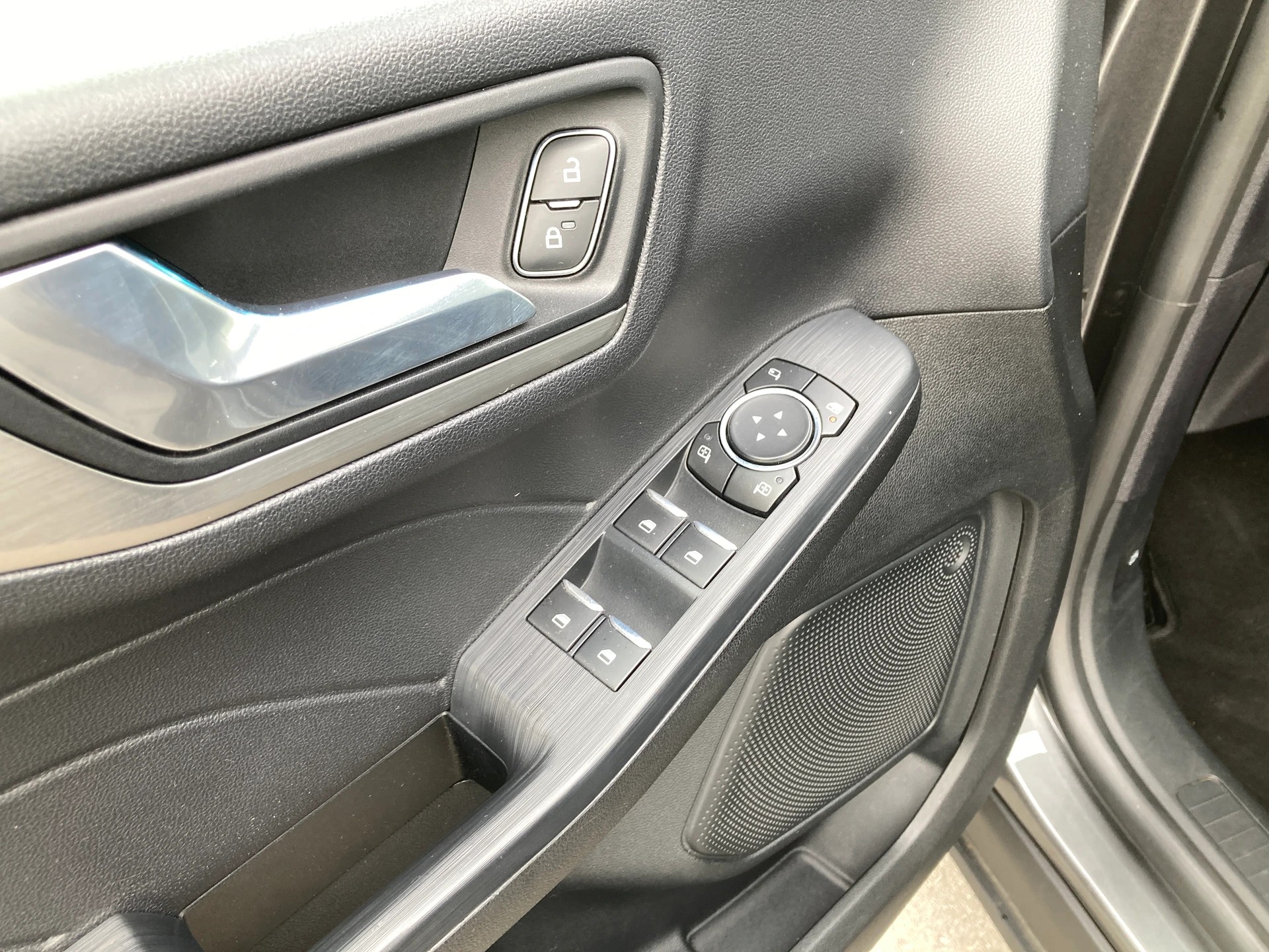 FORD Kuga 2.5 FHEV Titanium X 4WD-image-9