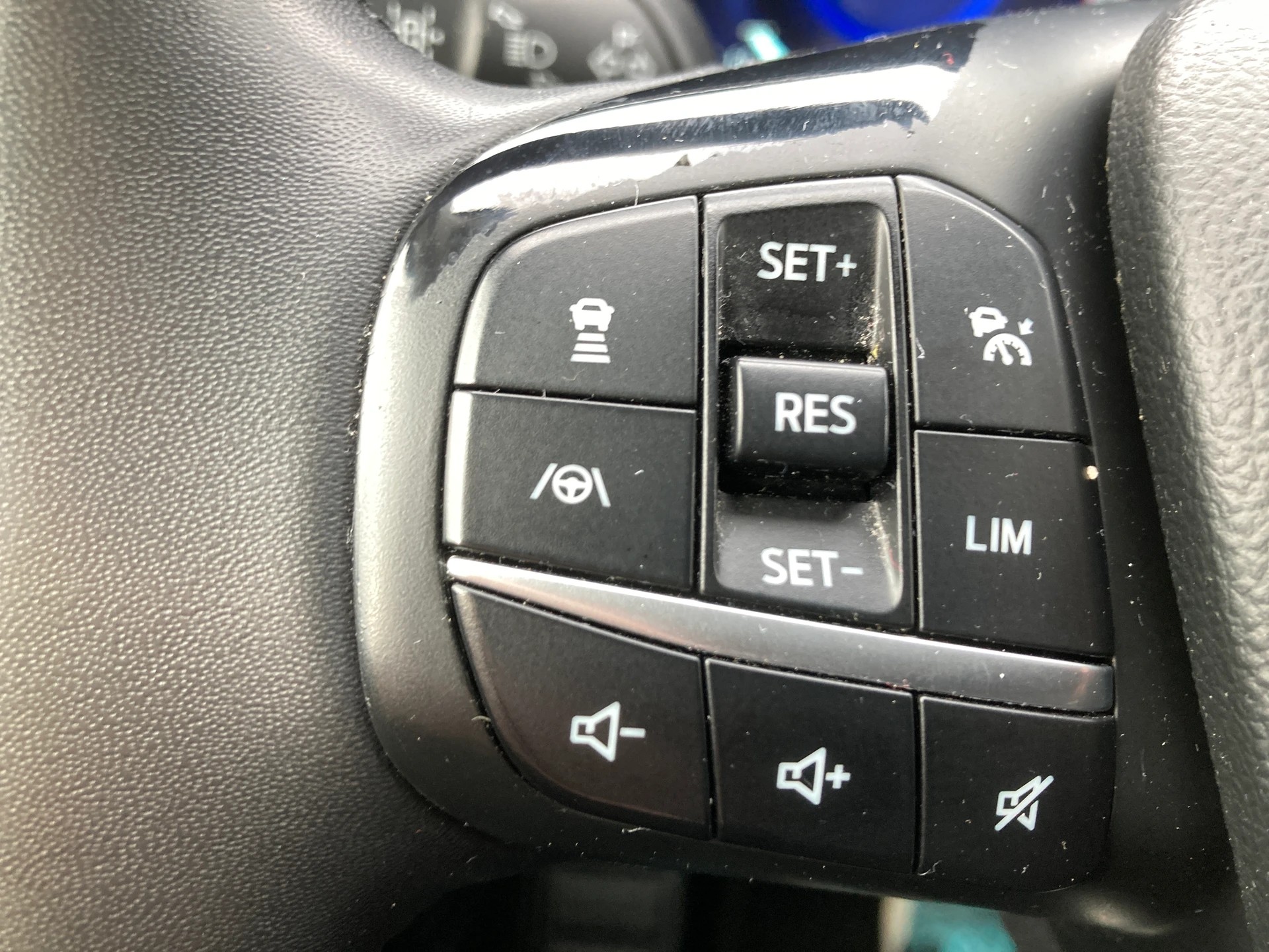 FORD Kuga 2.5 FHEV Titanium X 4WD-image-14