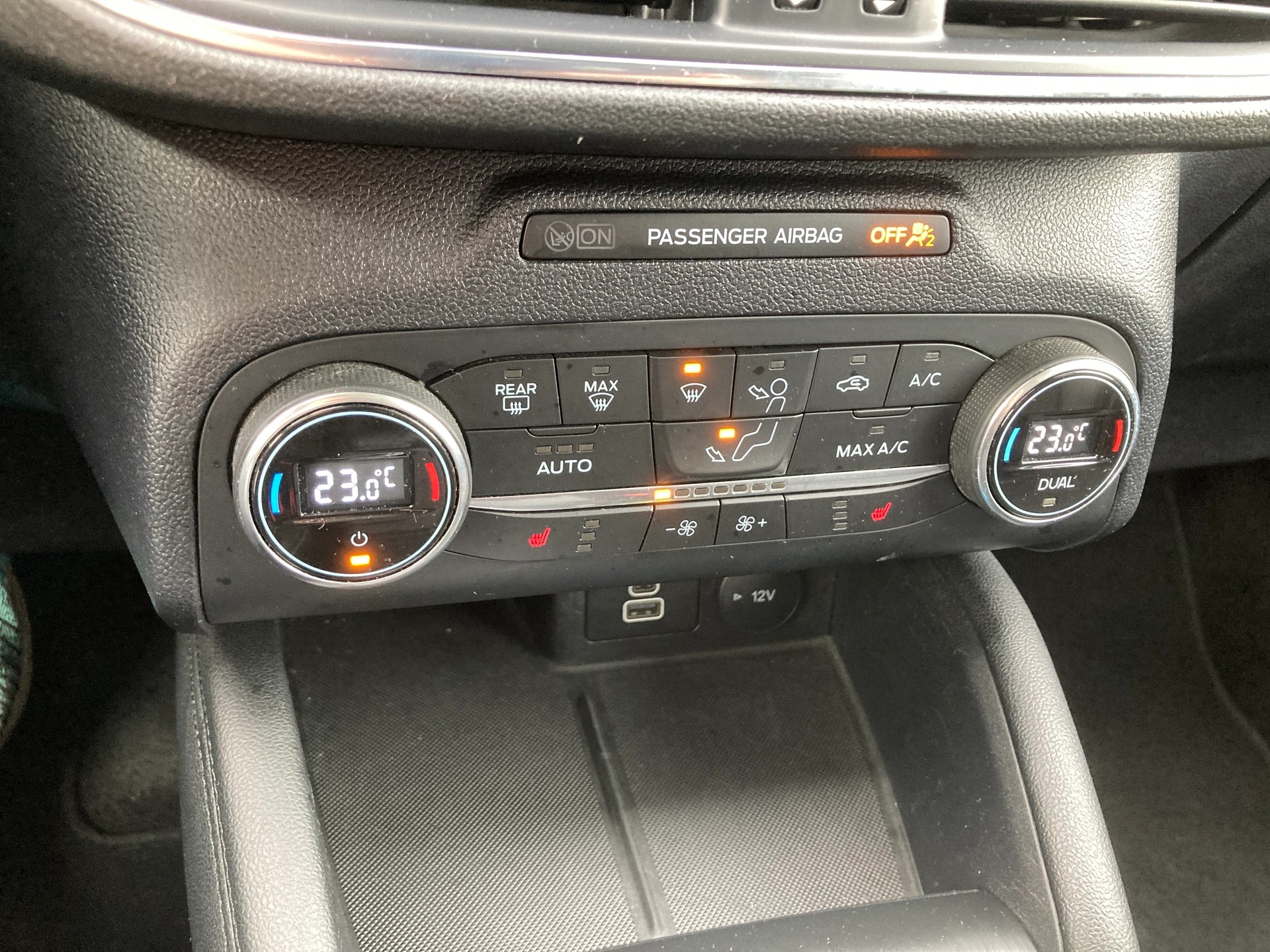 FORD Kuga 2.5 FHEV Titanium X 4WD-image-11