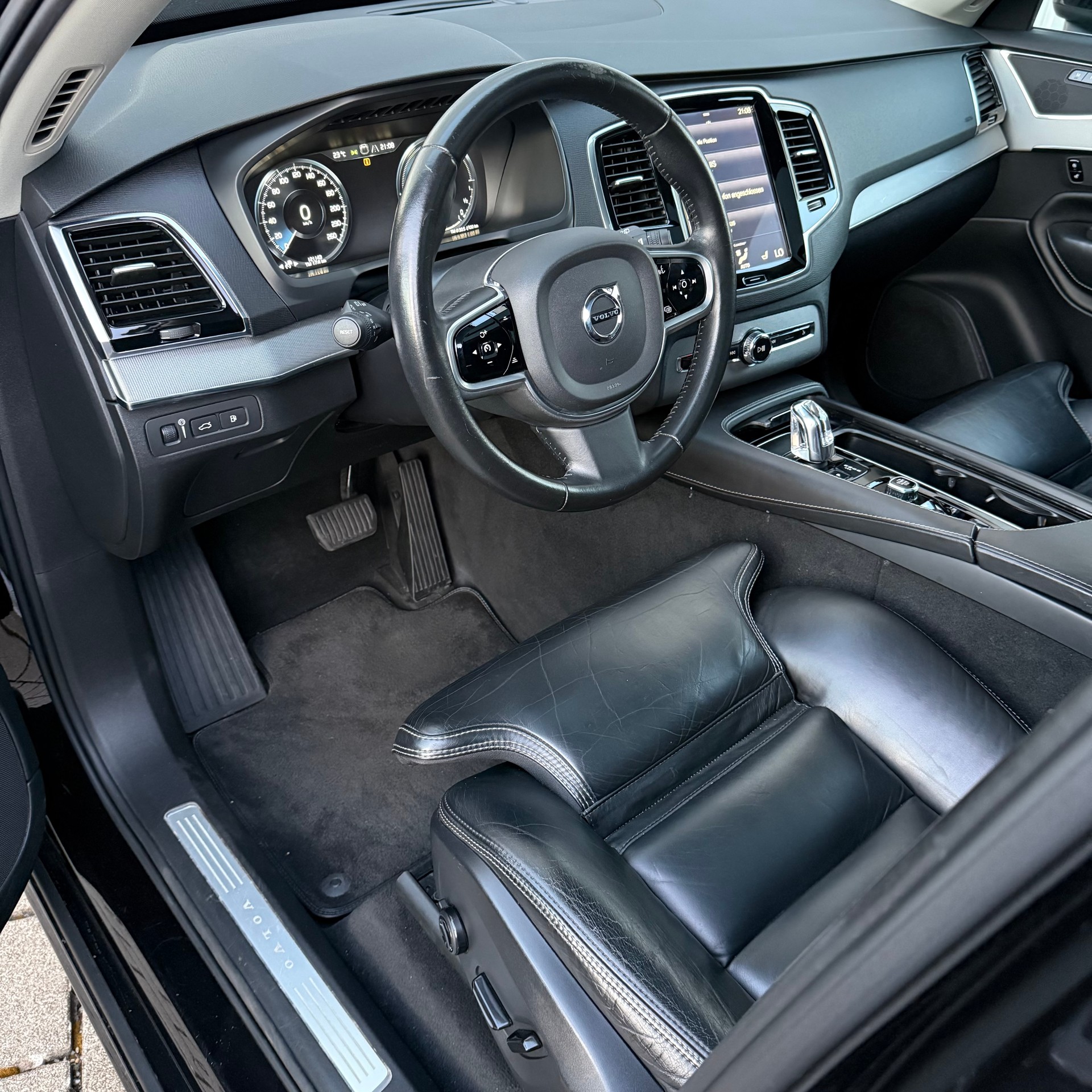 VOLVO XC90 T8 AWD Inscription Geartronic Swiss-image-4