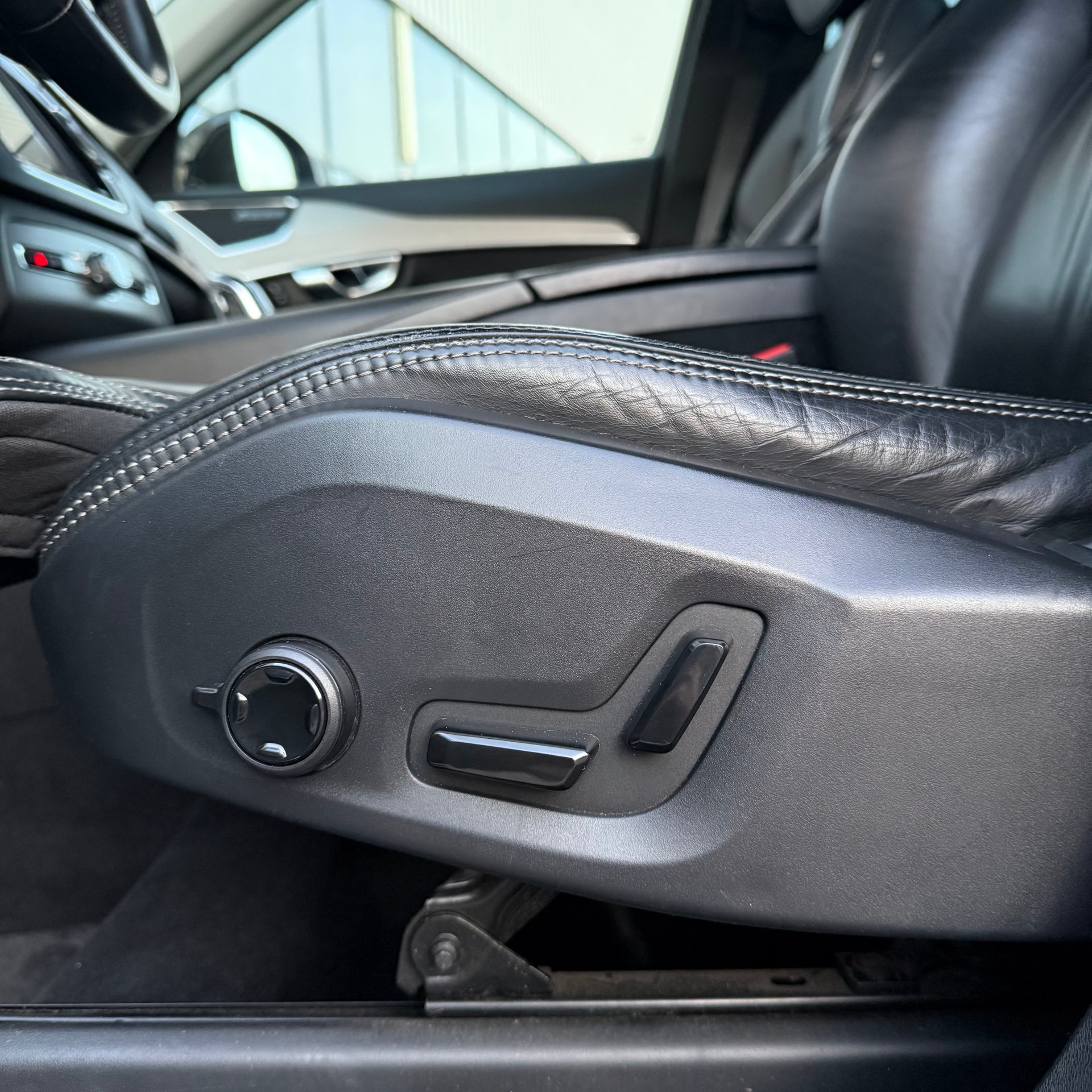 VOLVO XC90 T8 AWD Inscription Geartronic Swiss-image-8