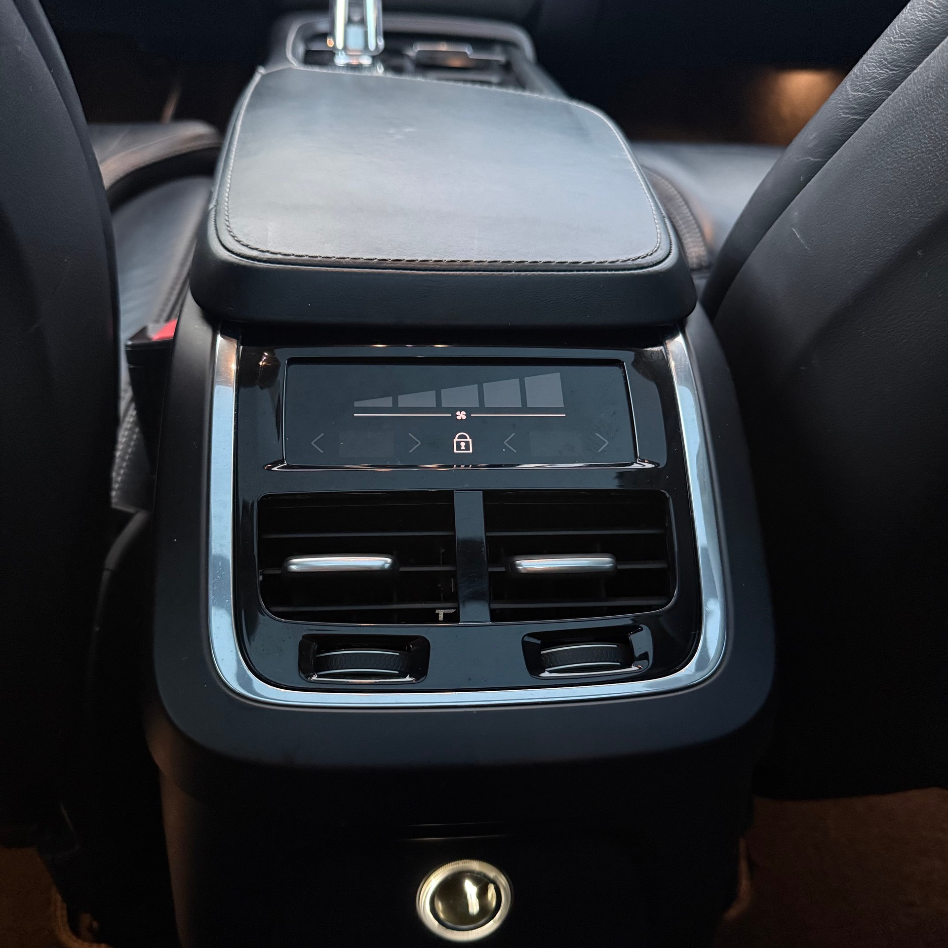 VOLVO XC90 T8 AWD Inscription Geartronic Swiss-image-16