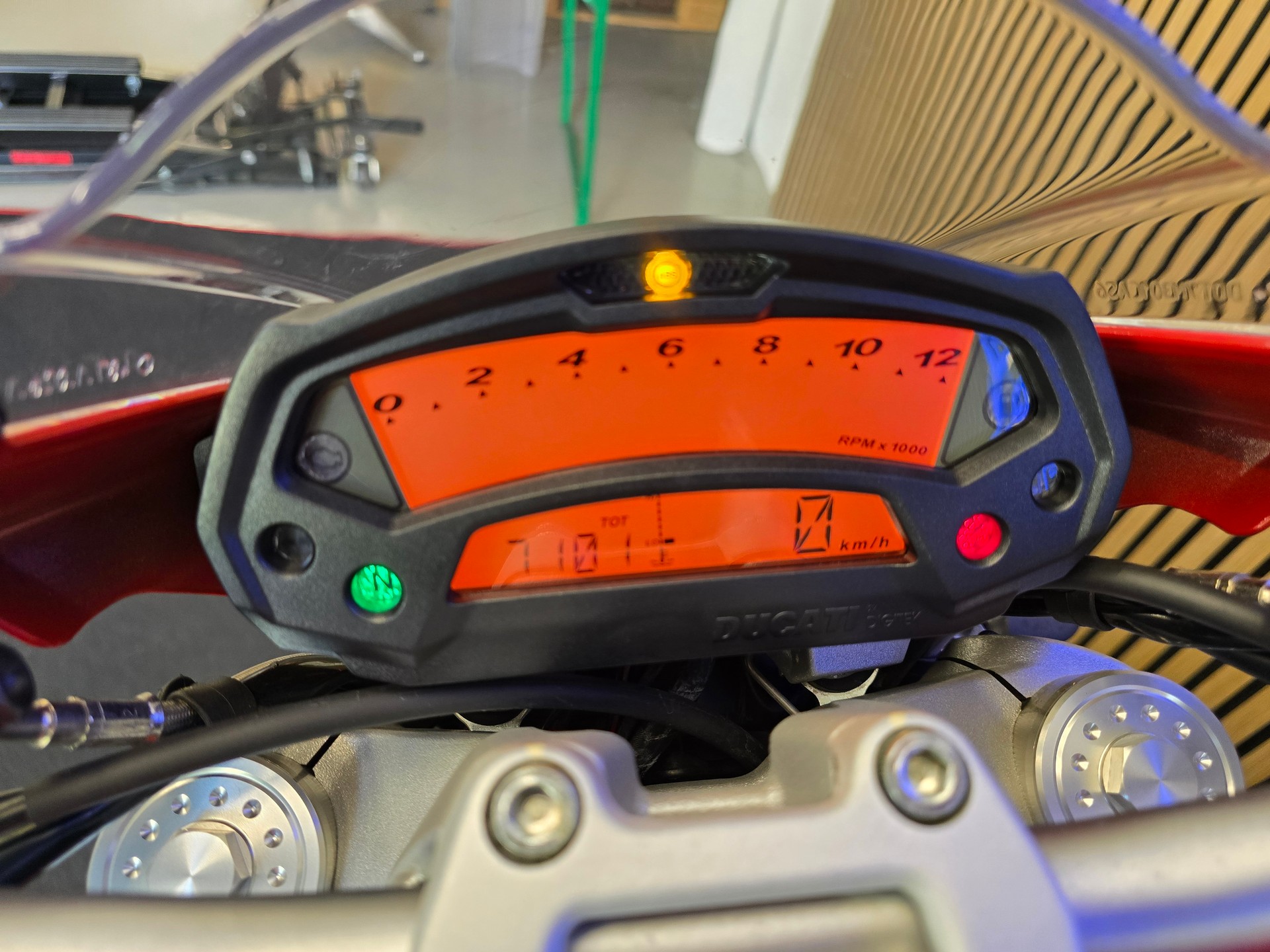 DUCATI Monster 696M ABS-image-4