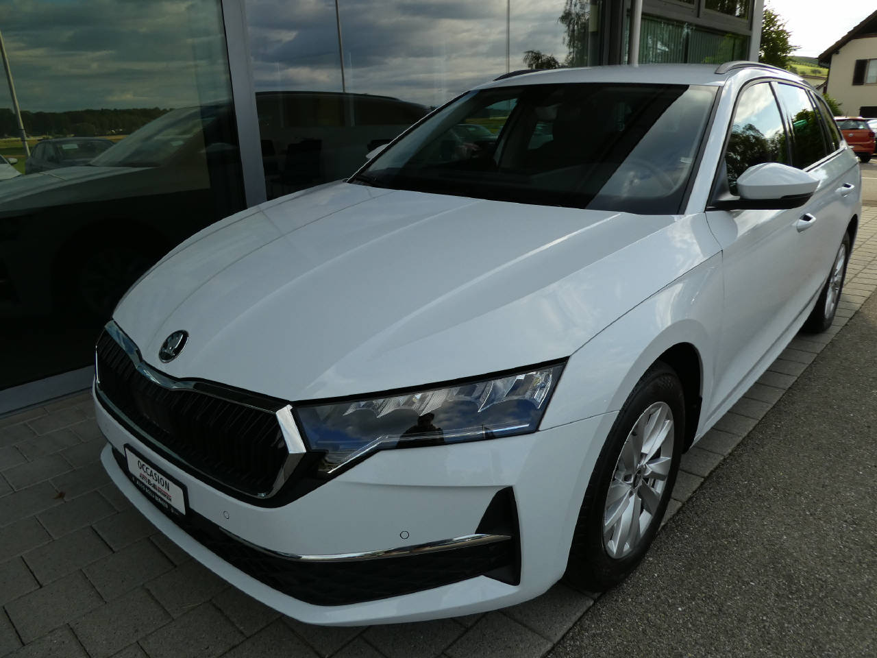 SKODA Octavia Combi 2.0 TDI 150 Selection DSG-image-1