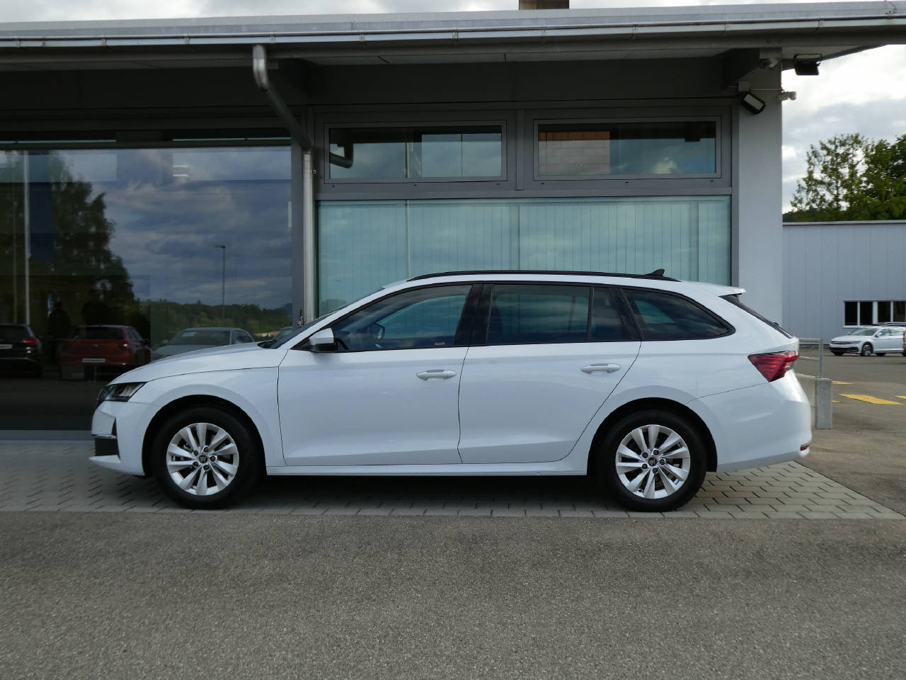 SKODA Octavia Combi 2.0 TDI 150 Selection DSG-image-7