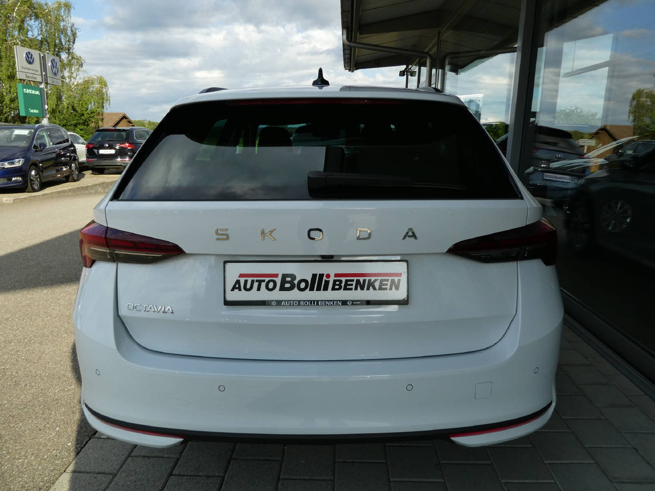 SKODA Octavia Combi 2.0 TDI 150 Selection DSG-image-5
