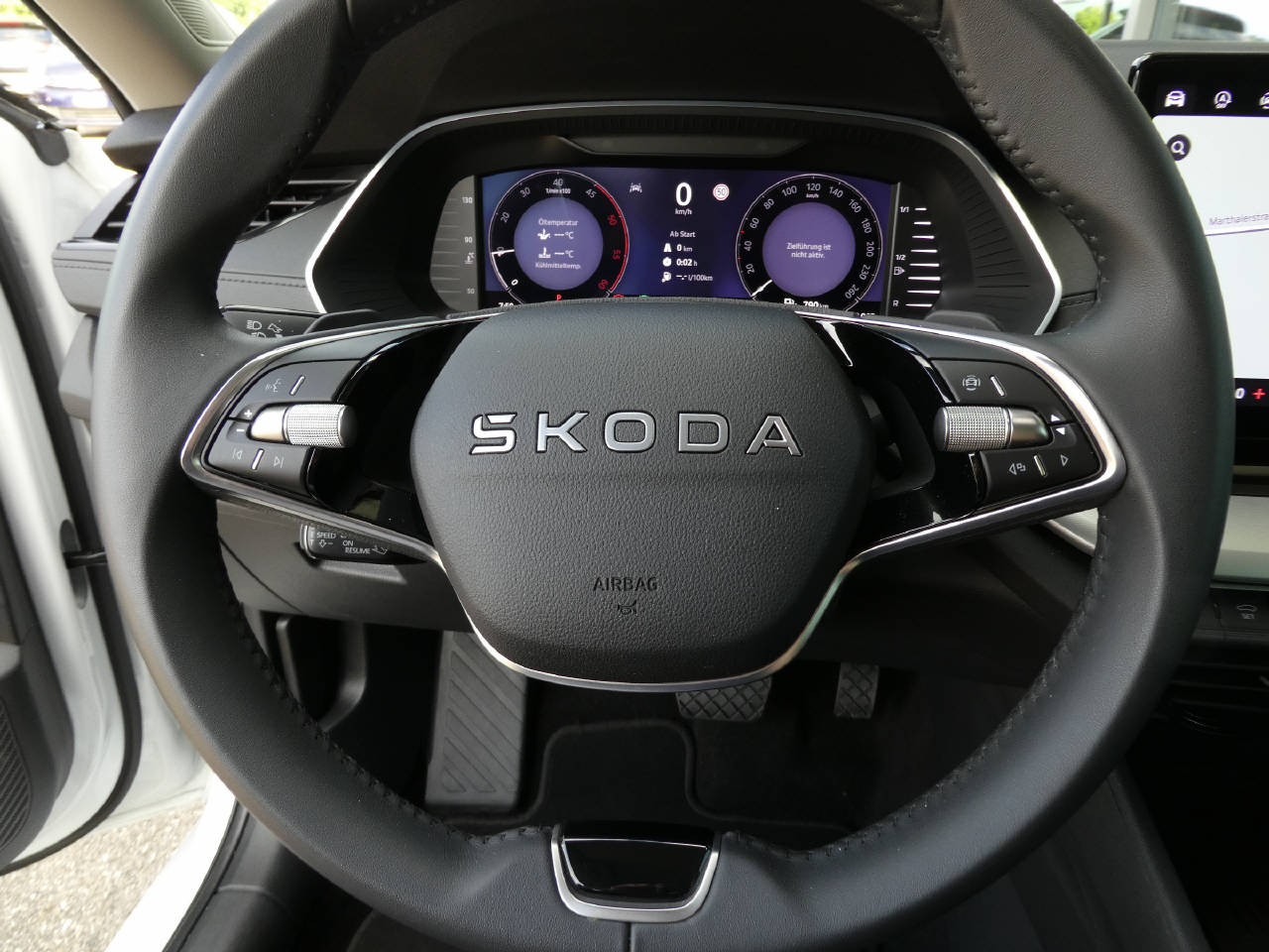 SKODA Octavia Combi 2.0 TDI 150 Selection DSG-image-11